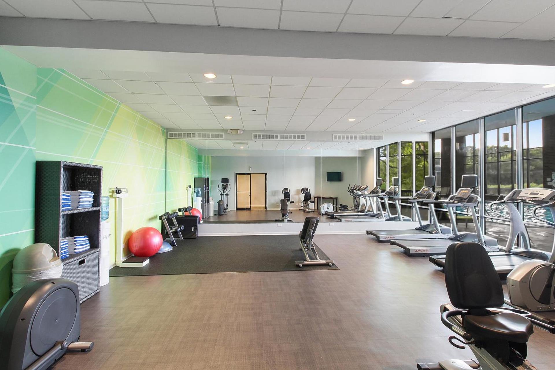 Holiday Inn Chicago Nw Crystal Lk Conv Ctr by IHG photo 8