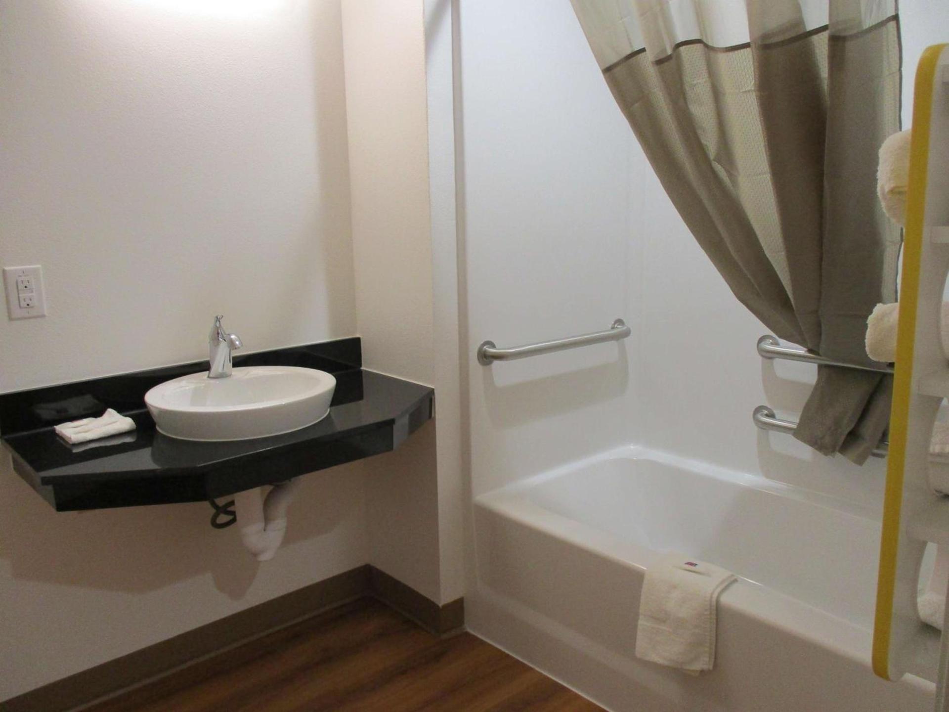 Motel 6 Fort Worth, TX - North - Saginaw photo 31
