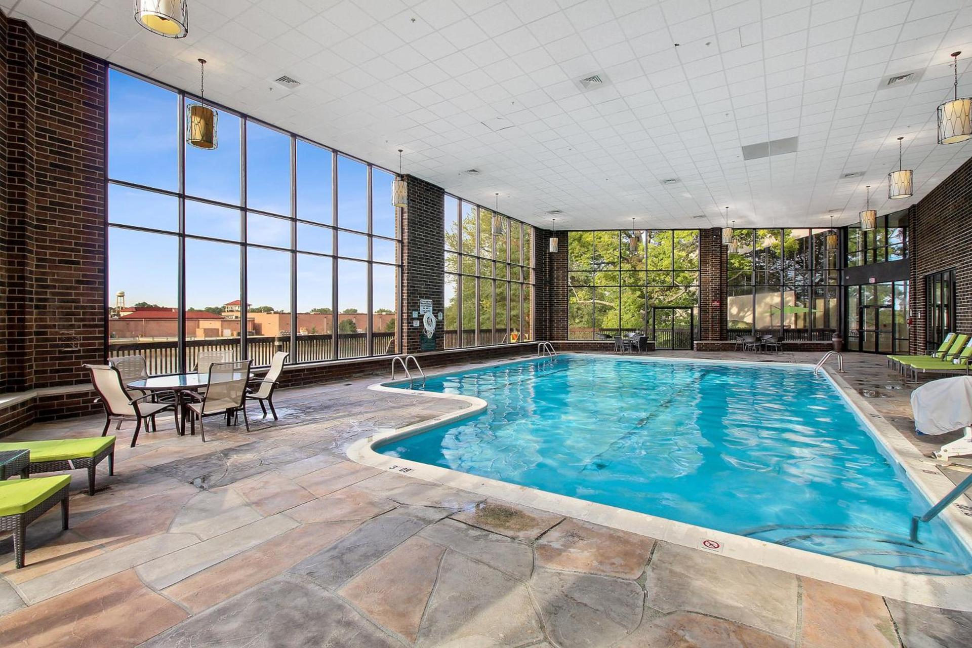 Holiday Inn Chicago Nw Crystal Lk Conv Ctr by IHG photo 4