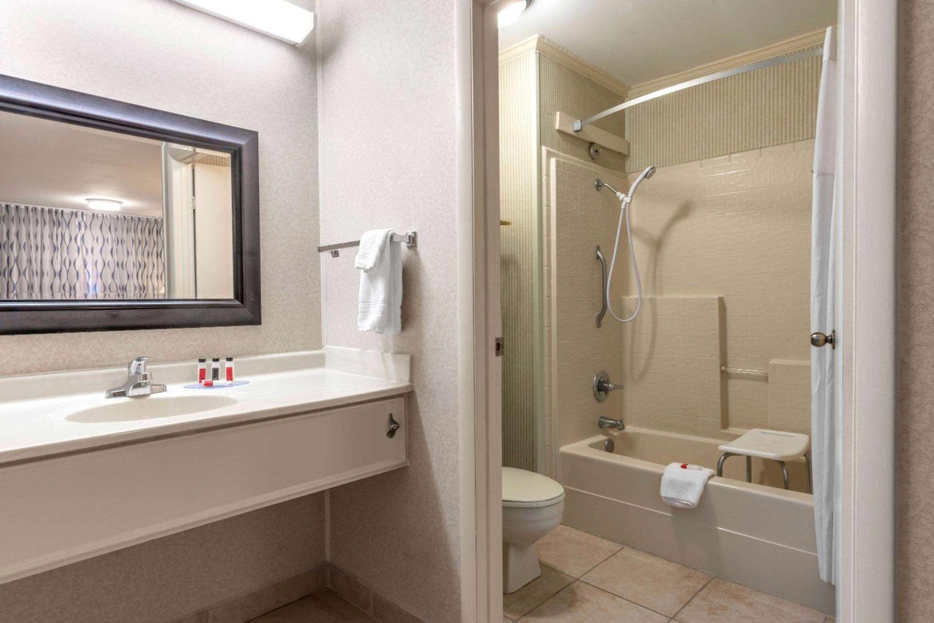 Days Inn by Wyndham Grants photo 7