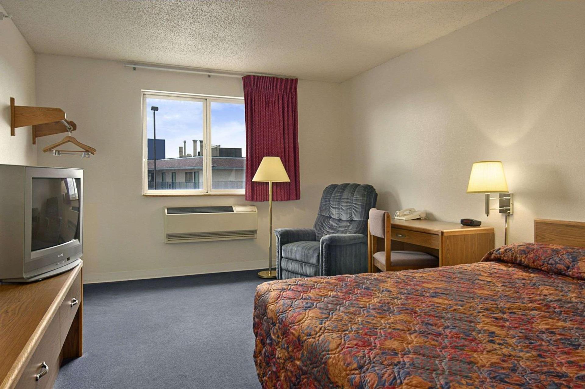 Super 8 by Wyndham Pendleton photo 9