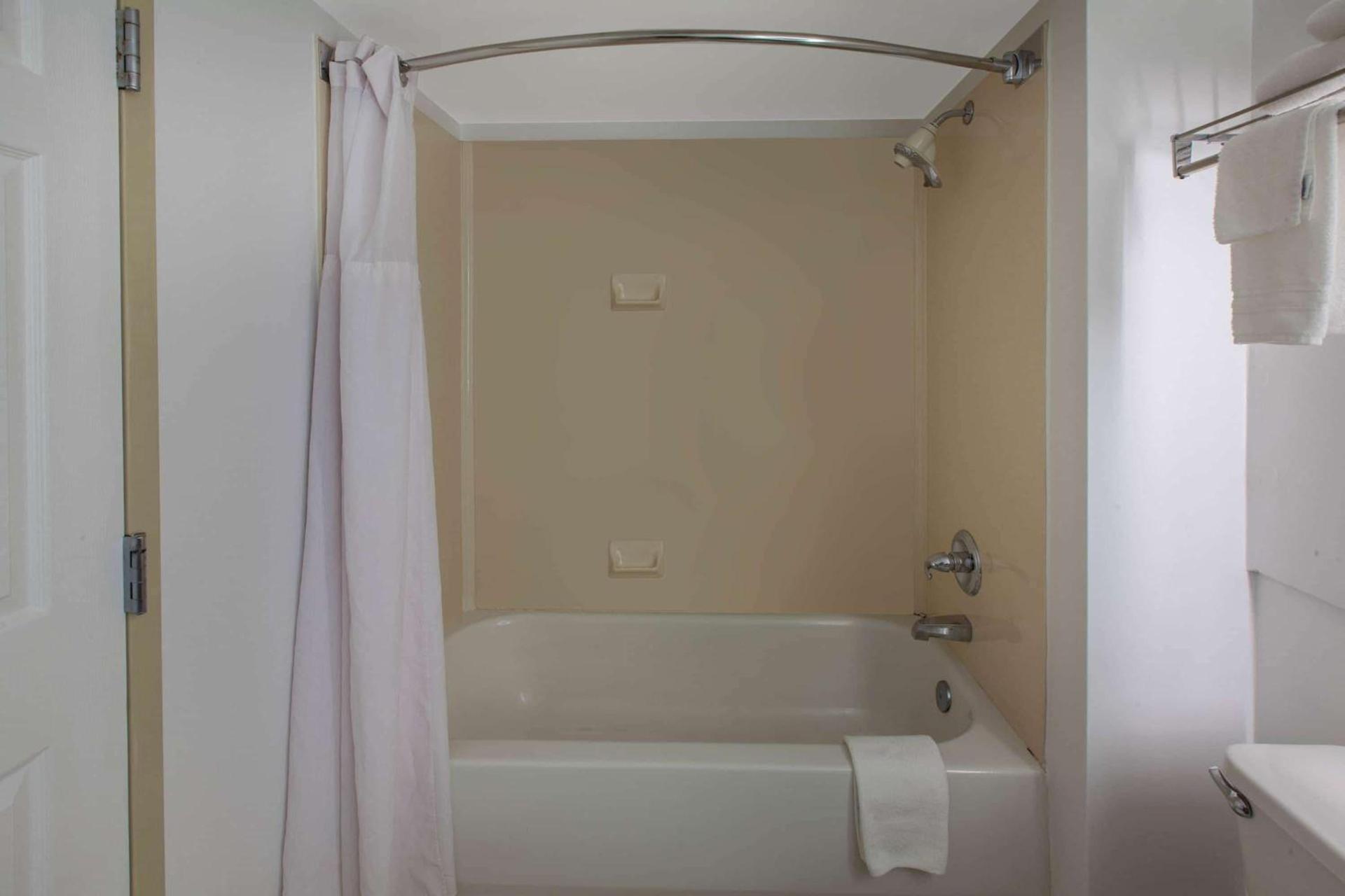 Wingate by Wyndham Oklahoma City Airport photo 8