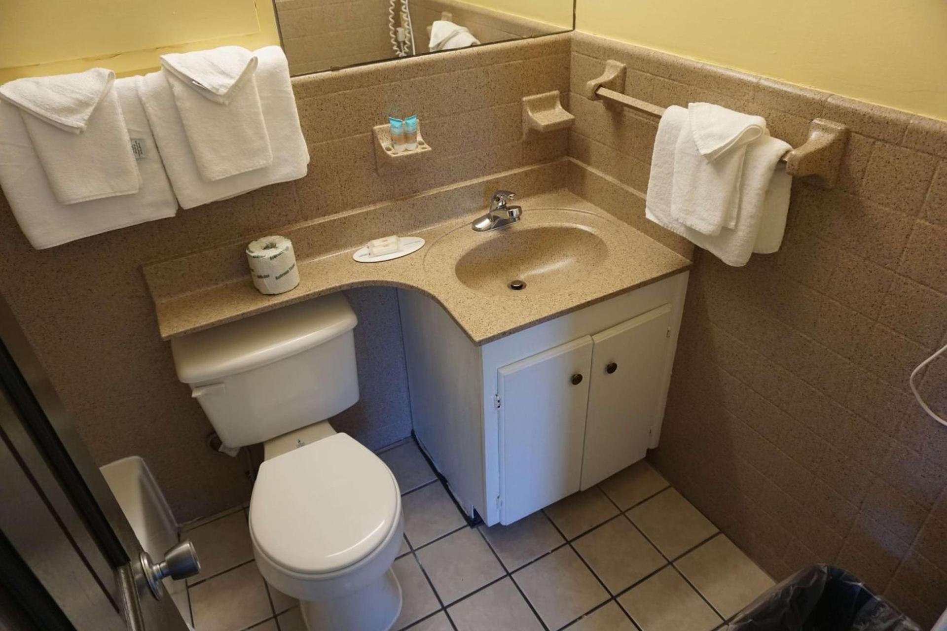 Royal Palace Inn and Suites Myrtle Beach Ocean Blvd photo 16