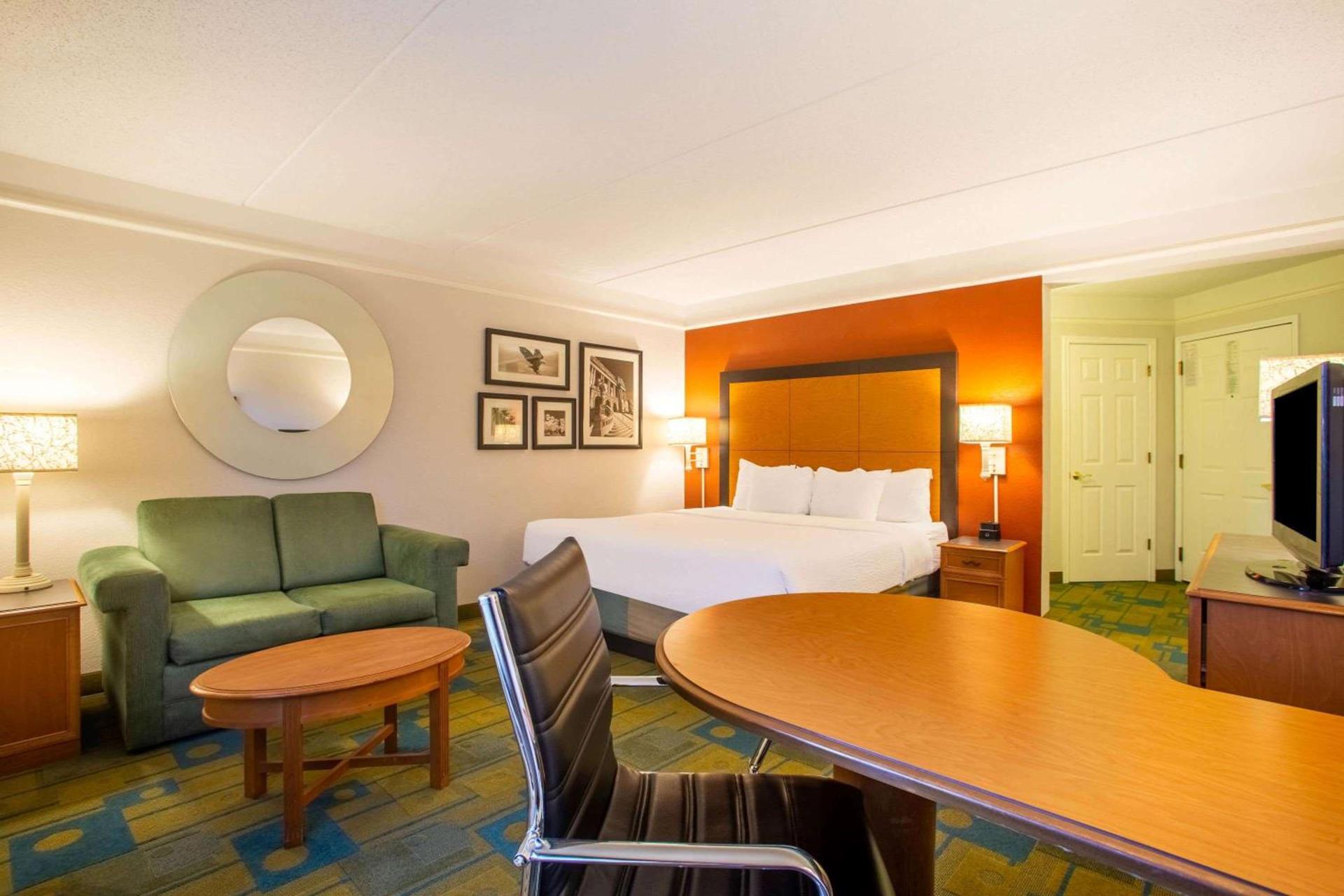 La Quinta by Wyndham Charlotte Airport South photo 12