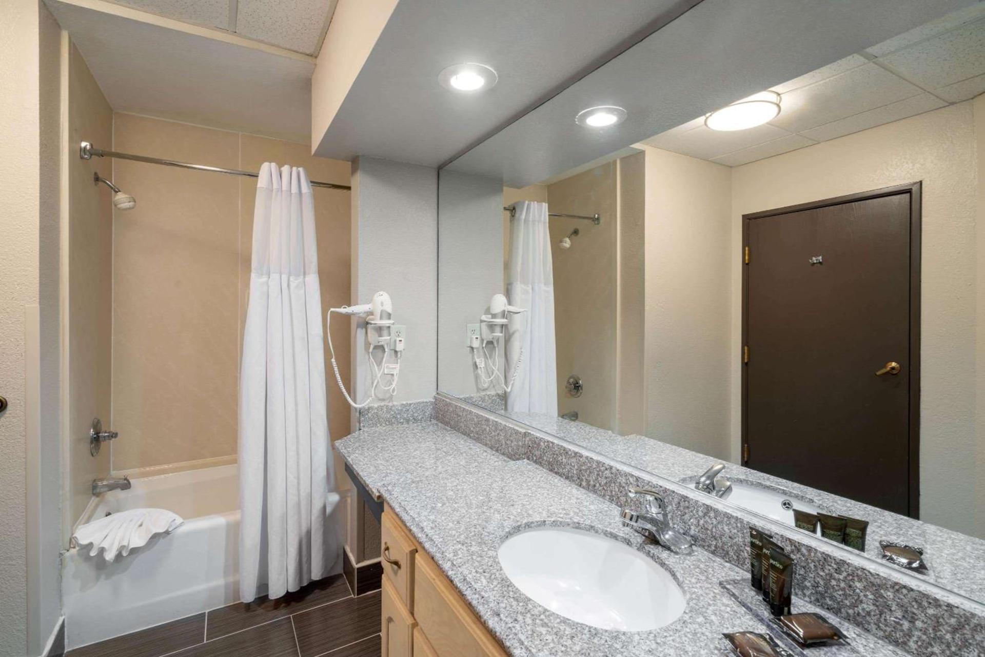 Wingate by Wyndham Memphis East photo 16