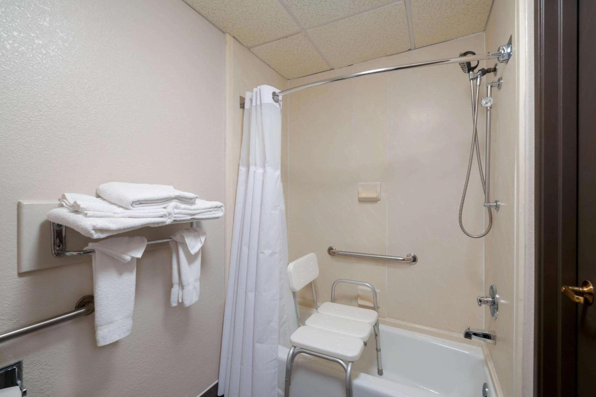Wingate by Wyndham Memphis East photo 17