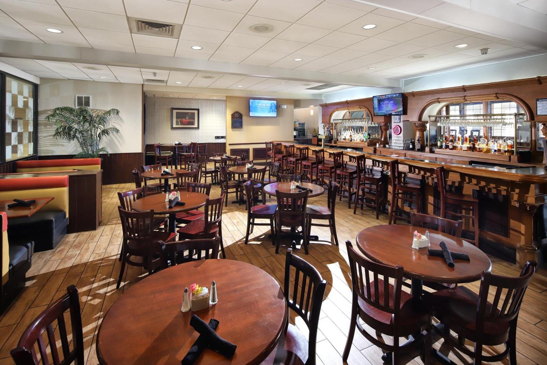Wyndham Tucson Airport Hotel & Conference Center photo 6