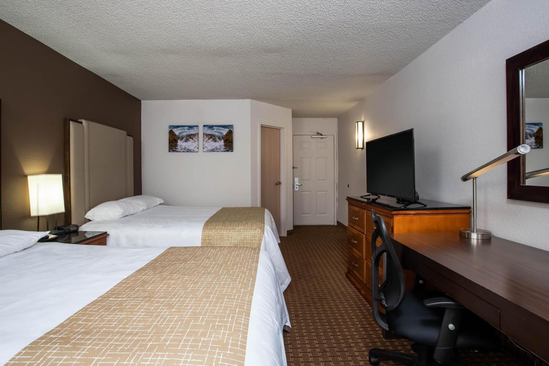 Travelodge by Wyndham Fort Wayne North photo 22