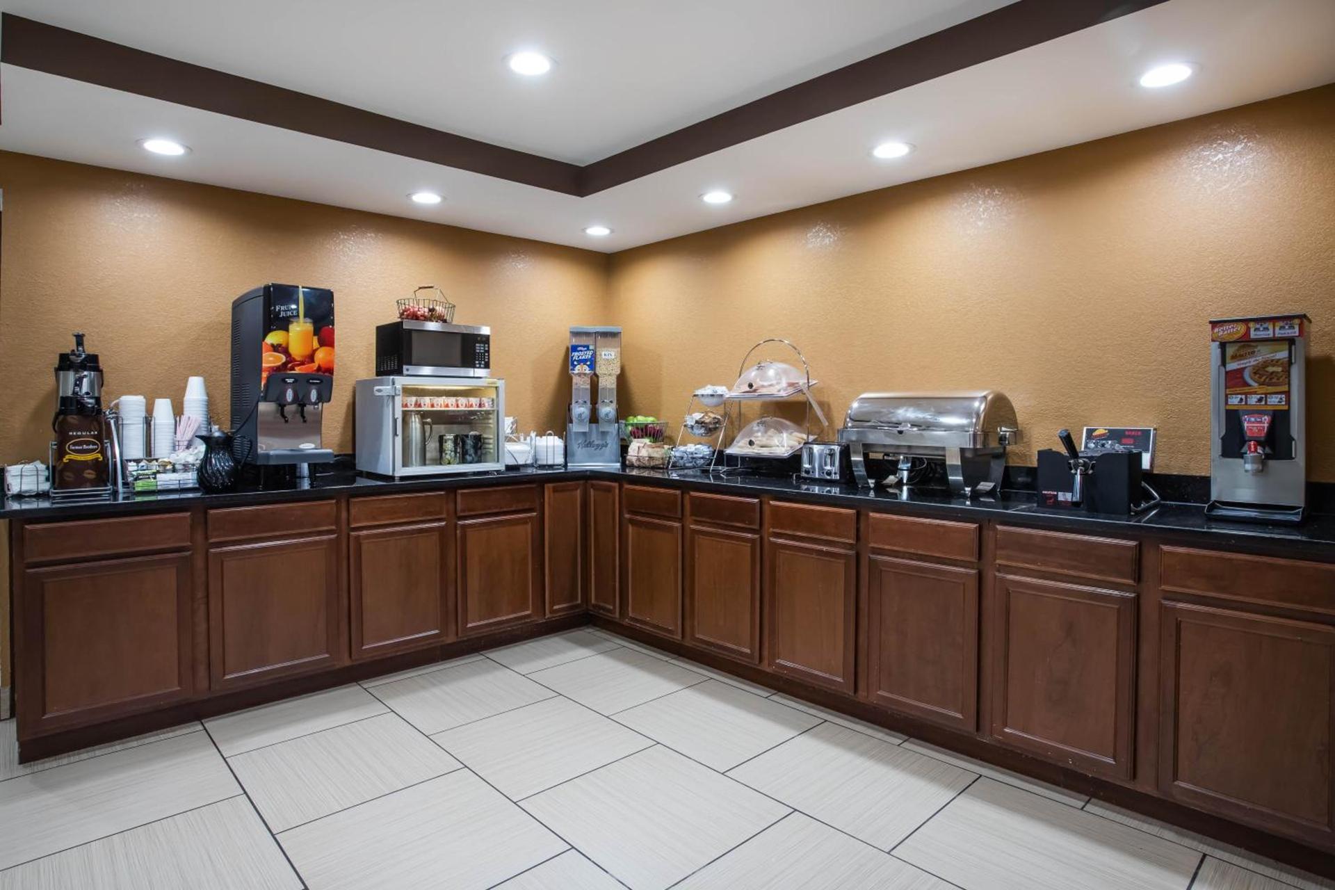 Travelodge by Wyndham Fort Wayne North photo 7