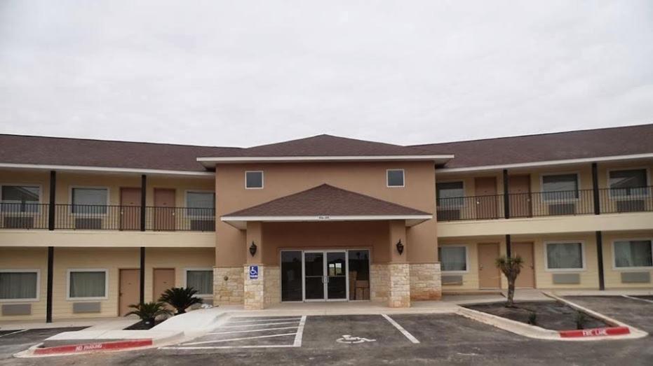 Hotel Cotulla photo 1