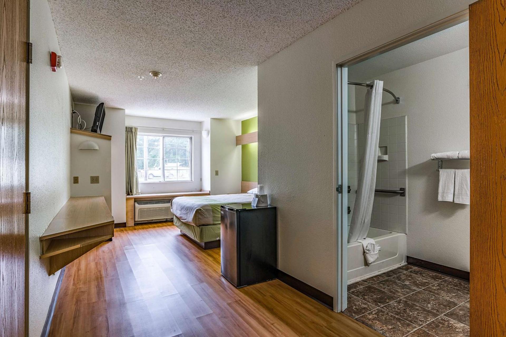 Motel 6-Charlotte, NC - University photo 26
