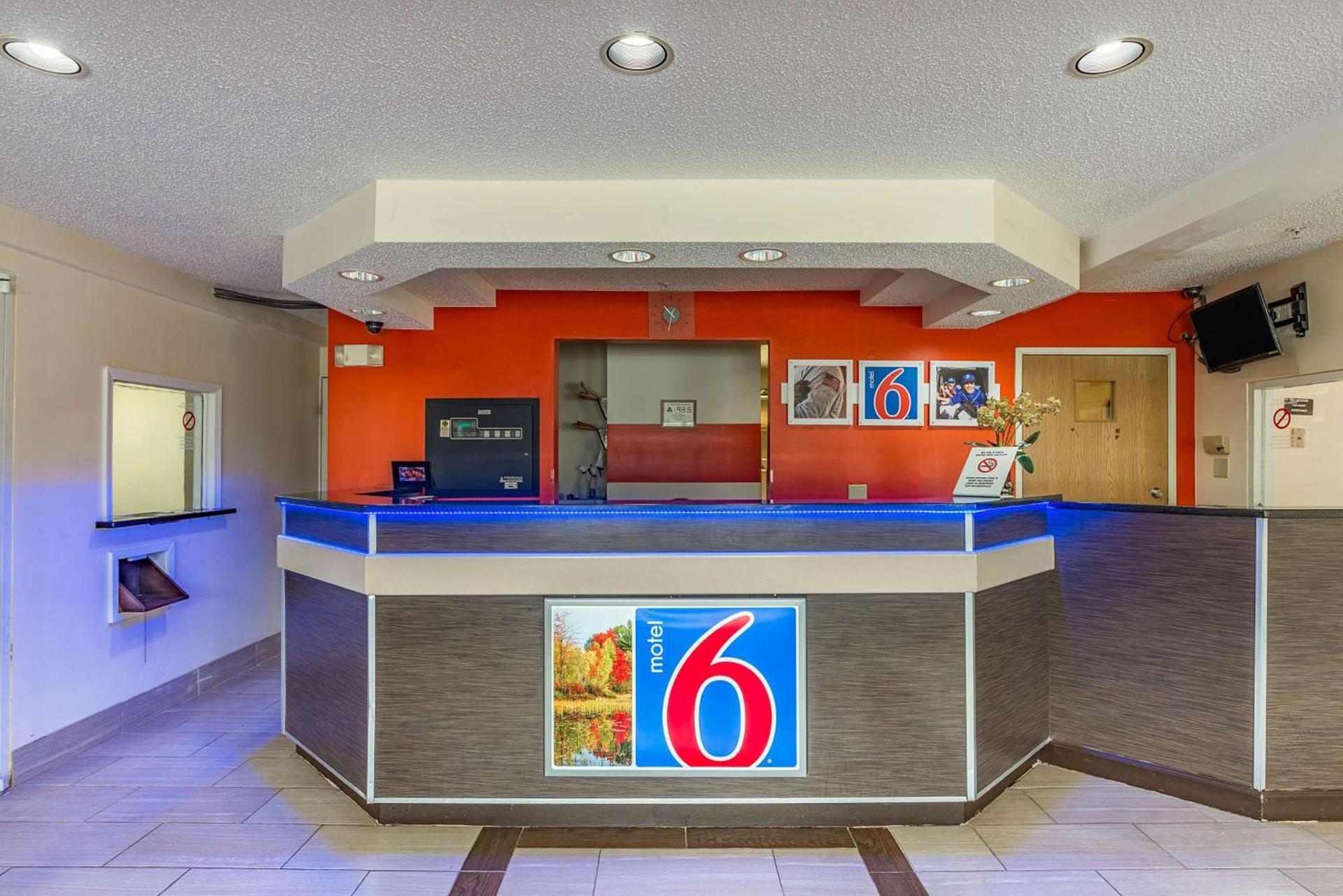 Motel 6-Charlotte, NC - University photo 25