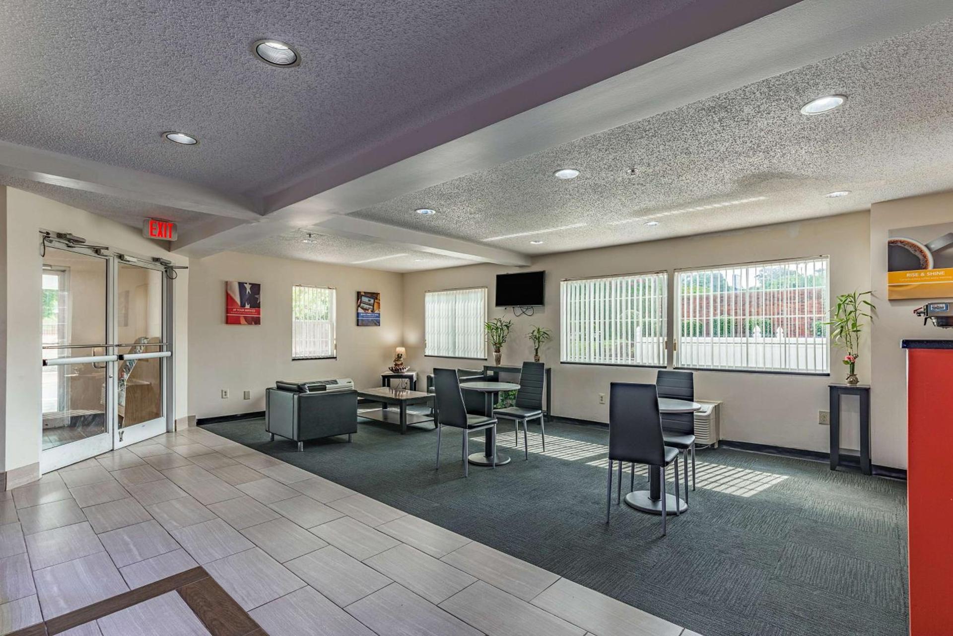 Motel 6-Charlotte, NC - University photo 21