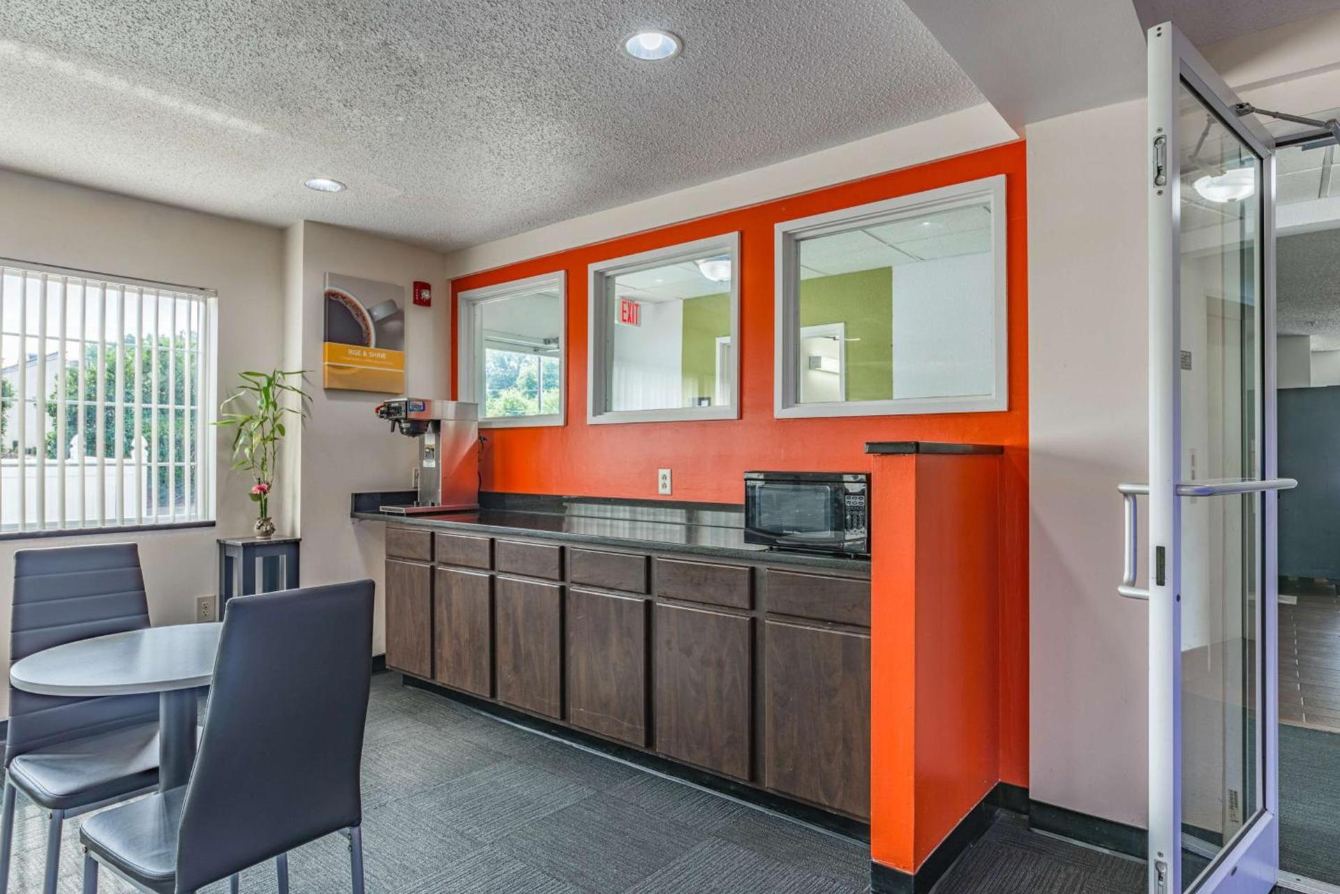 Motel 6-Charlotte, NC - University photo 17