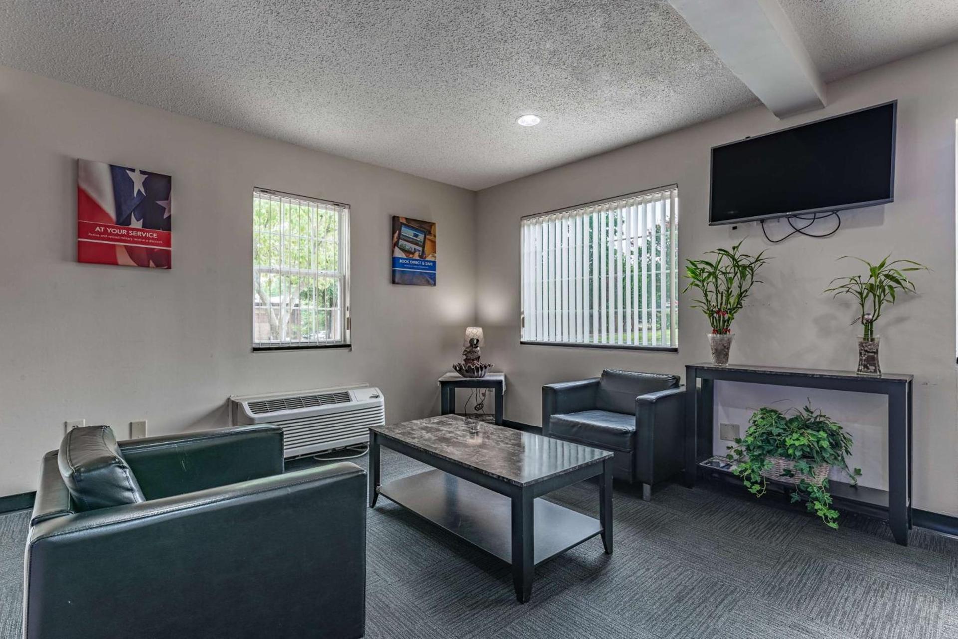 Motel 6-Charlotte, NC - University photo 11