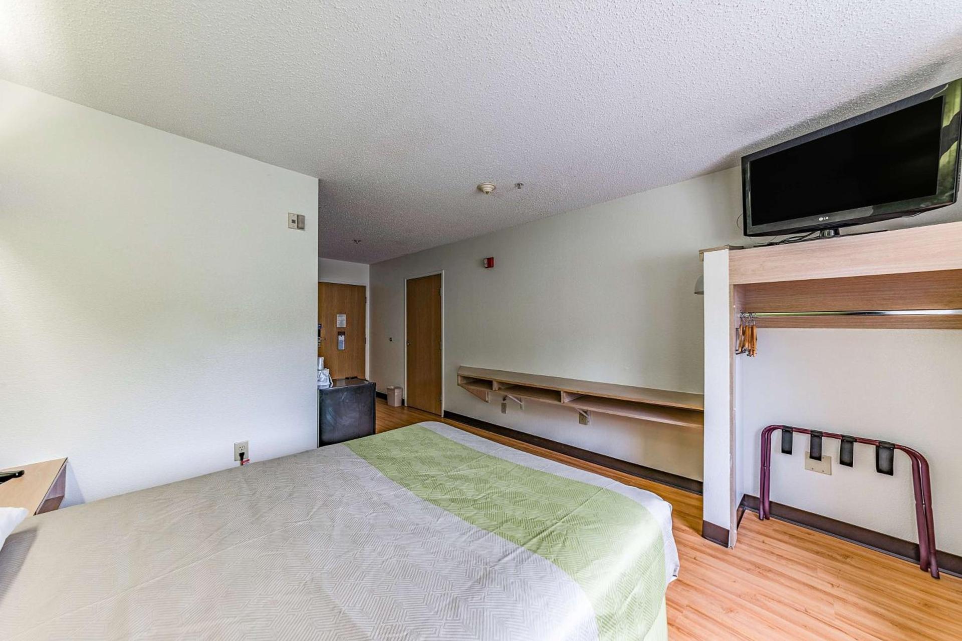 Motel 6-Charlotte, NC - University photo 10