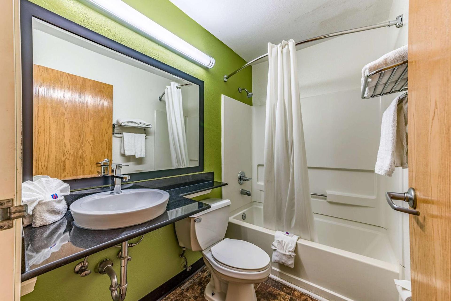 Motel 6-Charlotte, NC - University photo 5