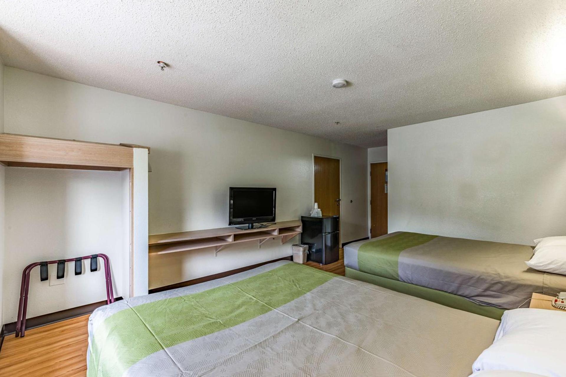 Motel 6-Charlotte, NC - University photo 3