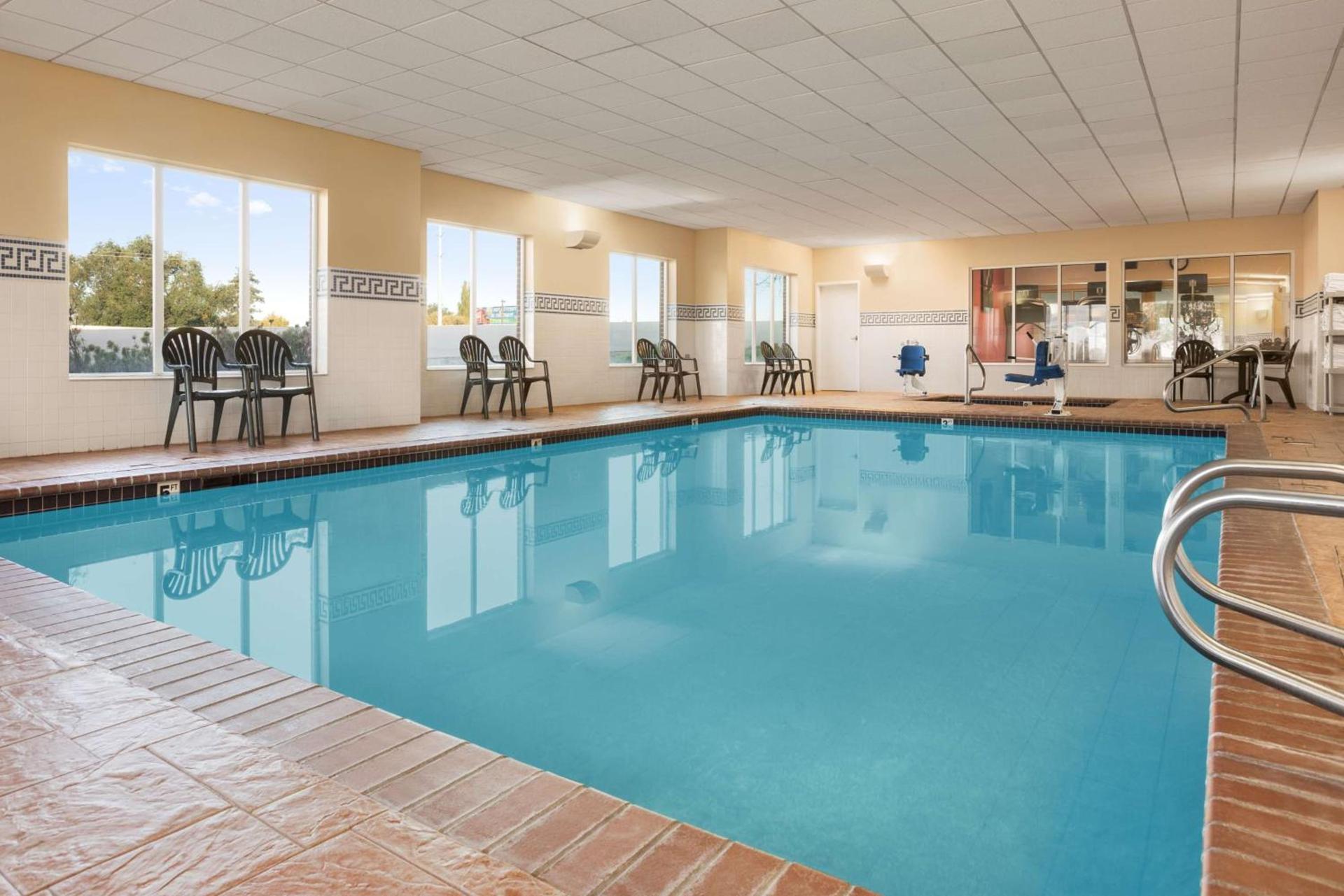 Holiday Inn Express & Suites Salt Lake City N - Bountiful photo 2