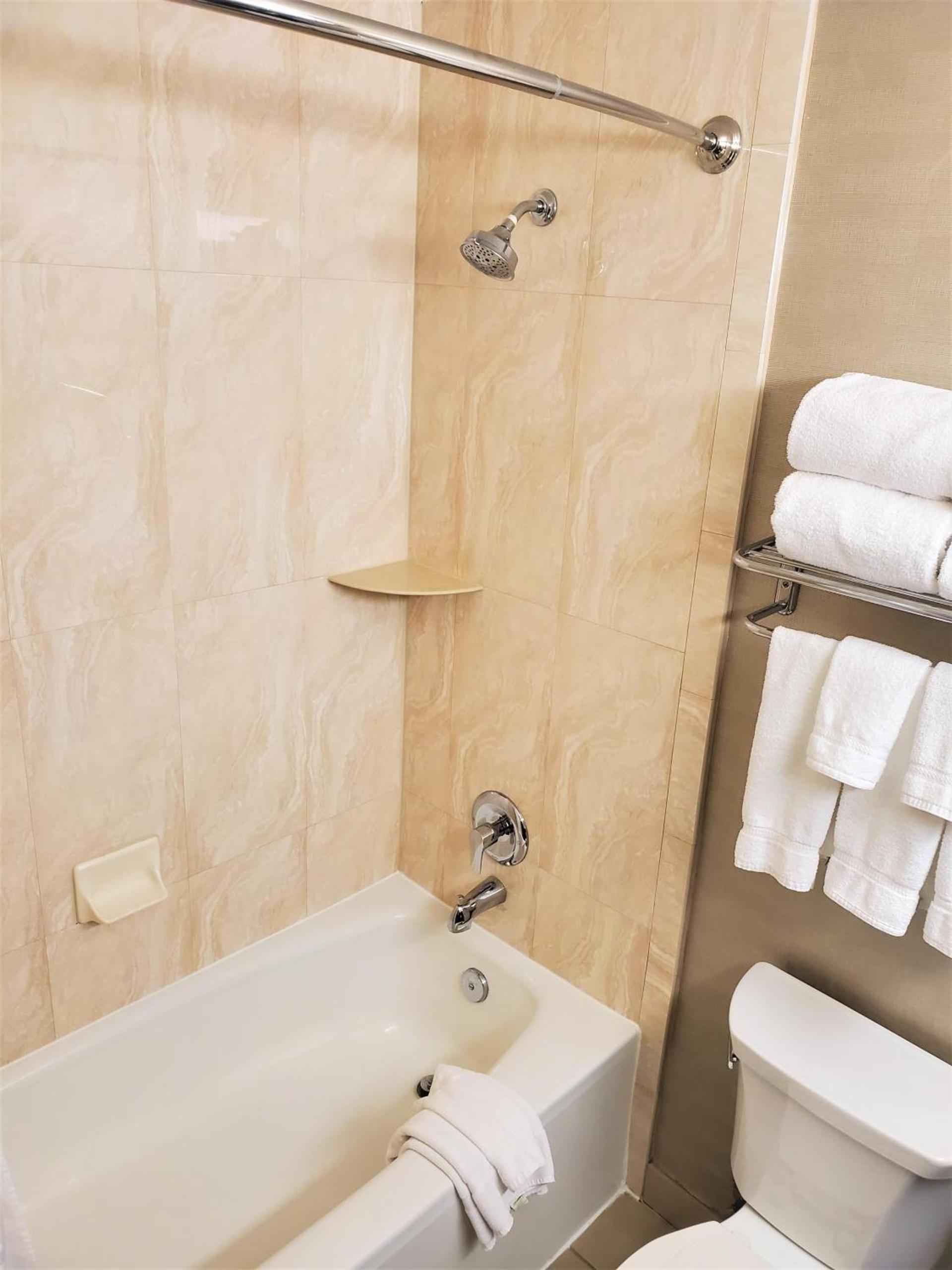 Holiday Inn West Covina, an IHG Hotel photo 19