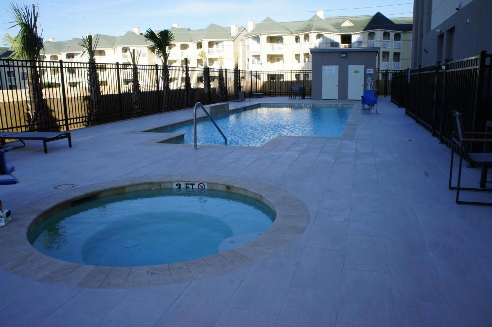 La Quinta Inn & Suites by Wyndham Galveston West Seawall photo 23