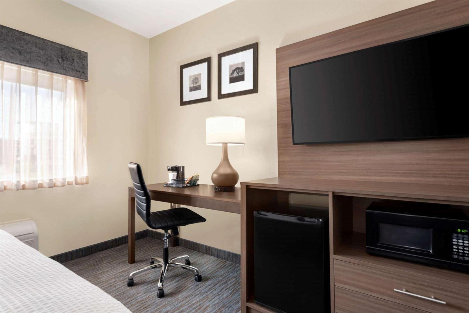 Best Western Plus Paper Valley Hotel photo 22