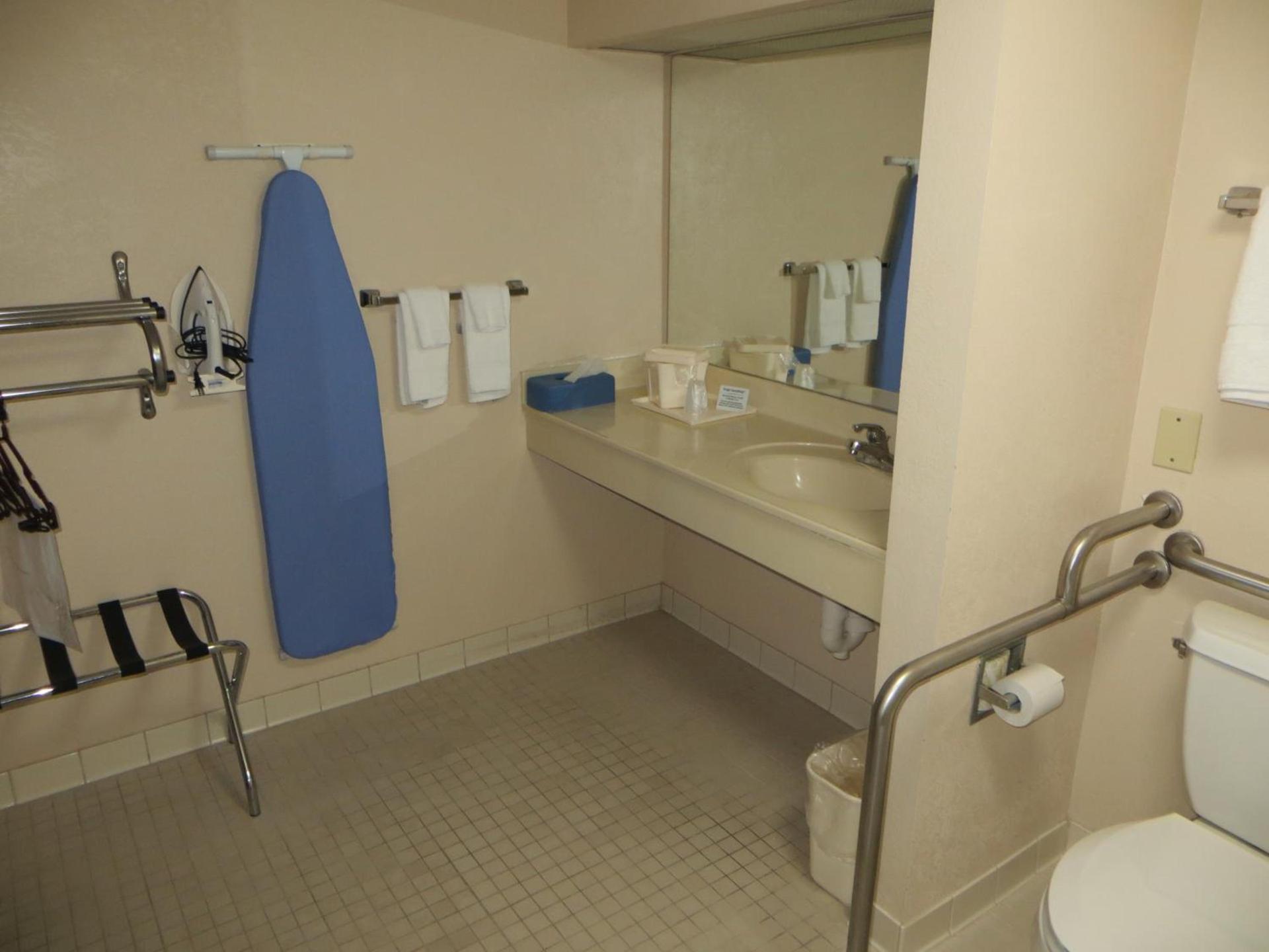 Travelodge by Wyndham Knoxville East photo 7