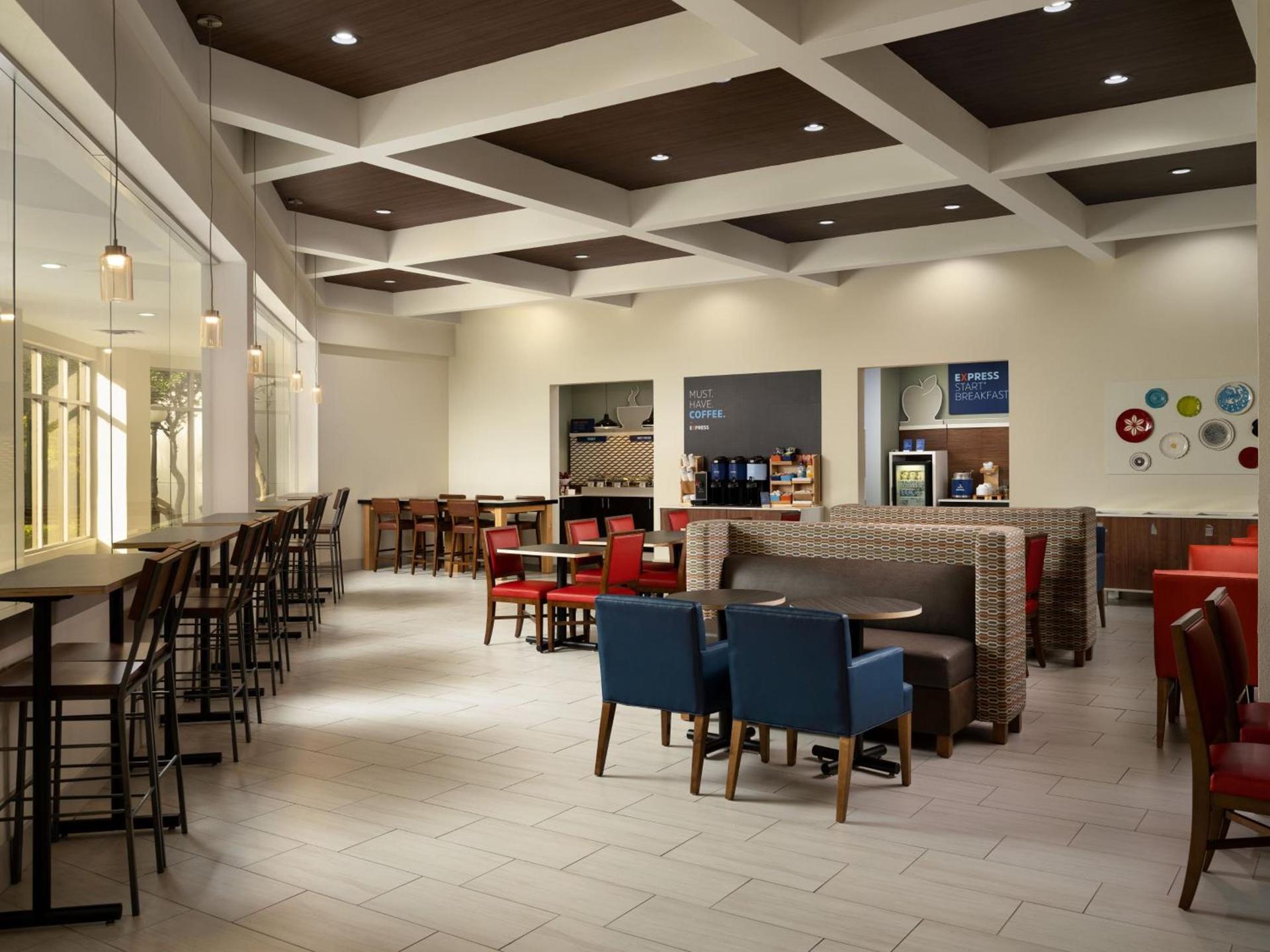 Holiday Inn Express Hotel & Suites Irving DFW Airport North by IHG photo 17