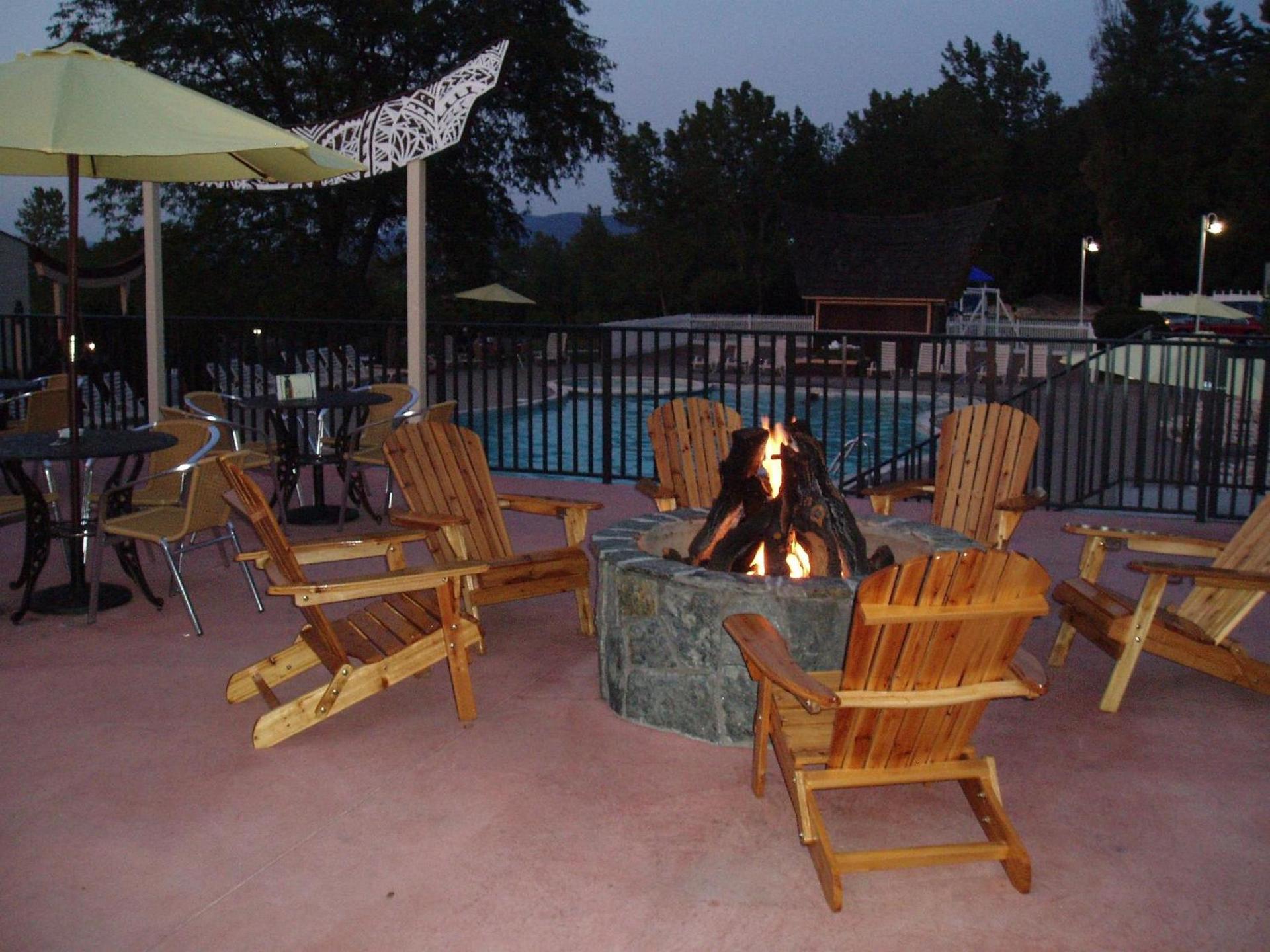 Tiki Resort - Lake George photo 40