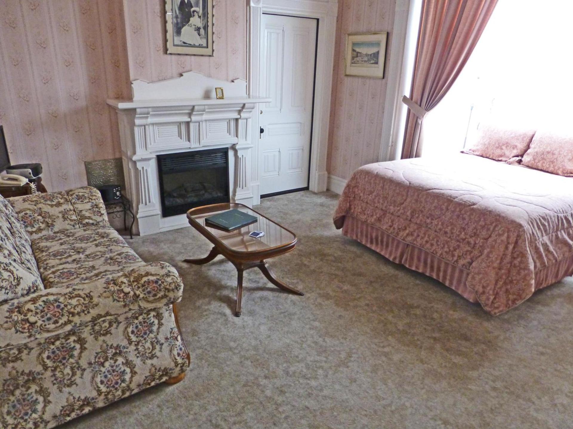 Victorian Inn photo 29