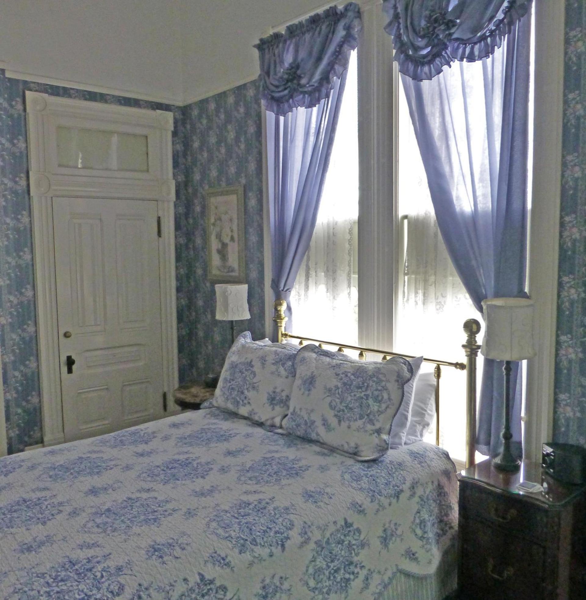 Victorian Inn photo 32