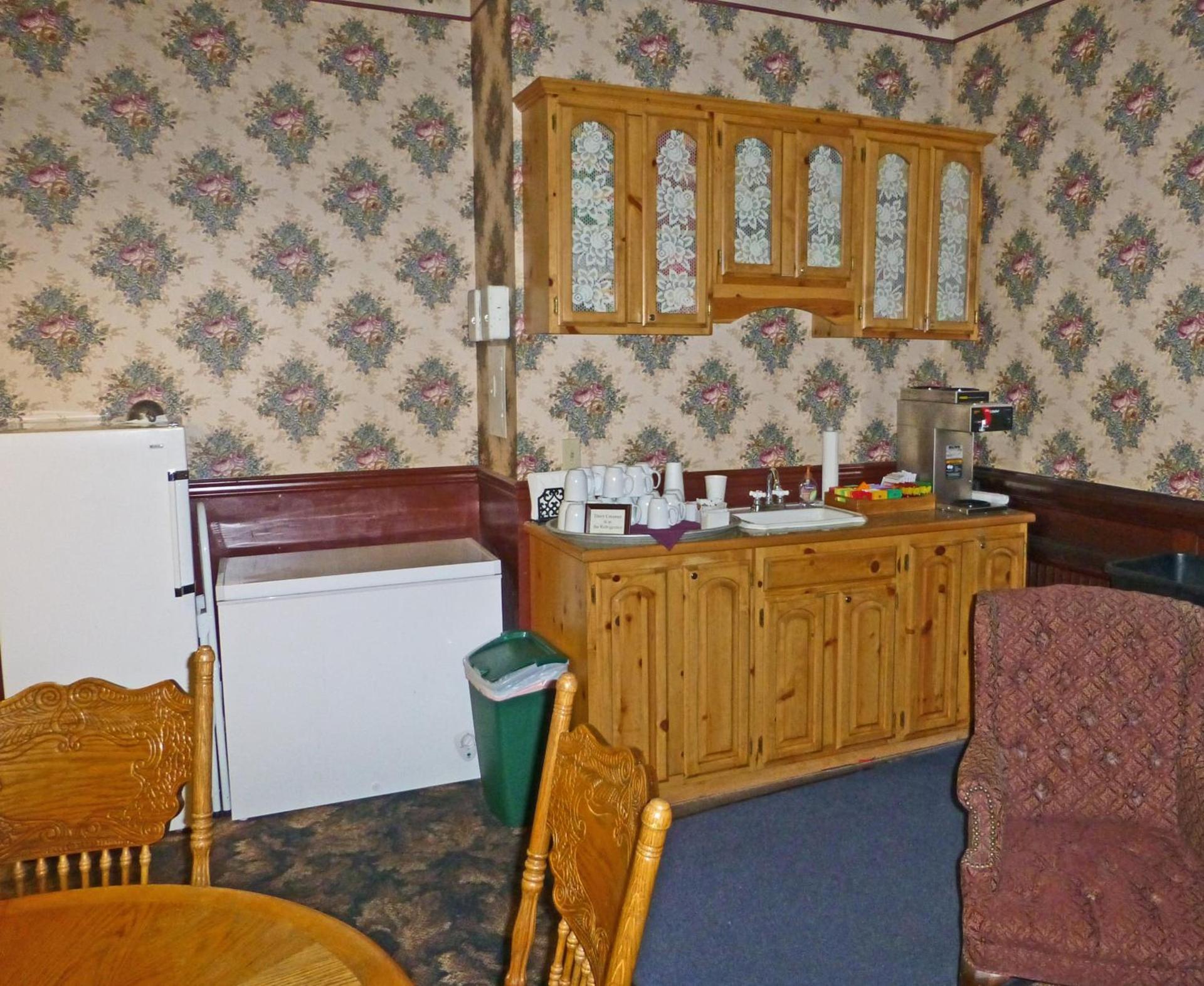 Victorian Inn photo 45
