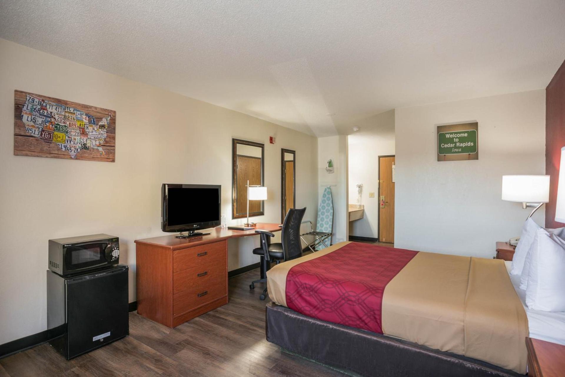 Econo Lodge Cedar Rapids South photo 21