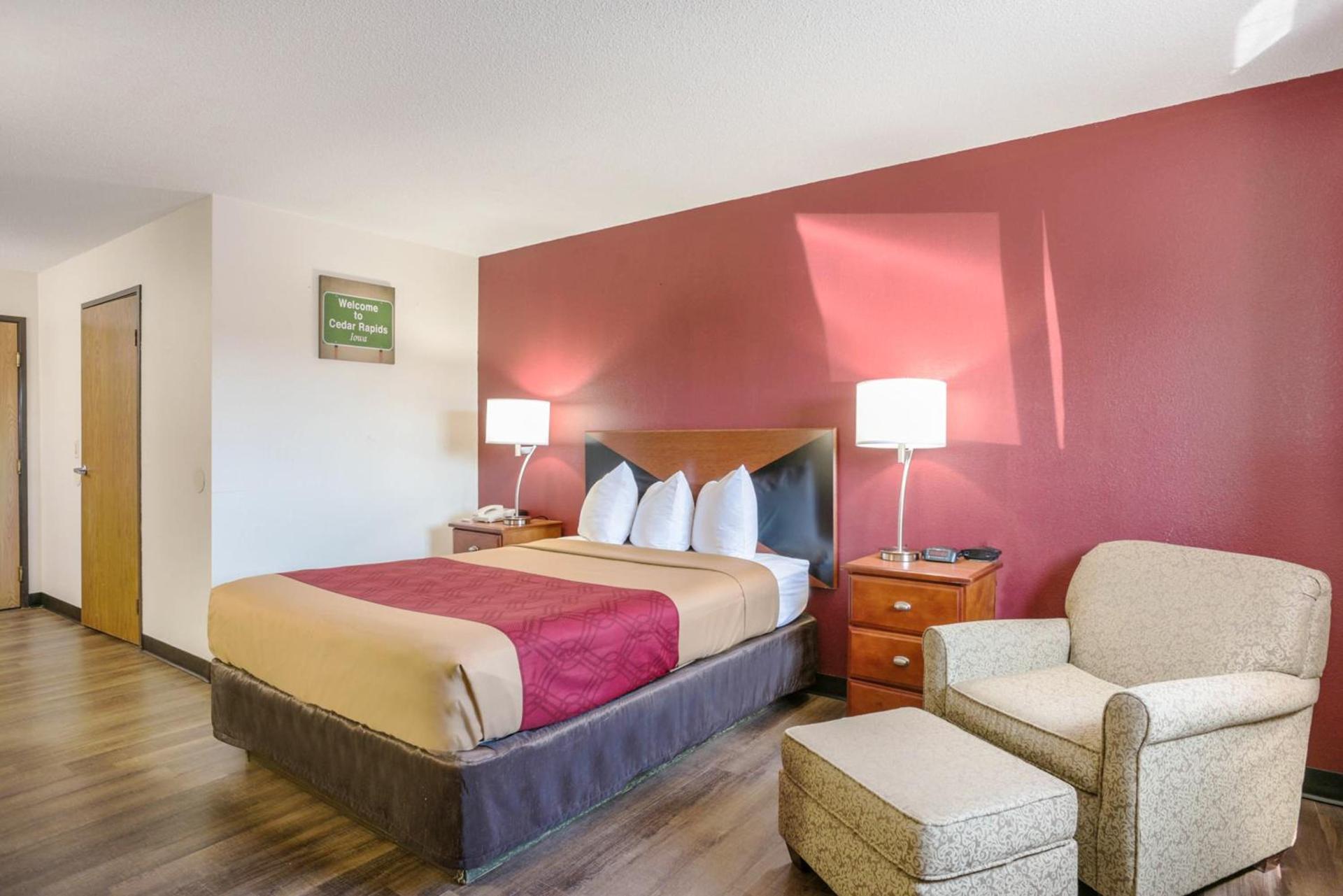 Econo Lodge Cedar Rapids South photo 23