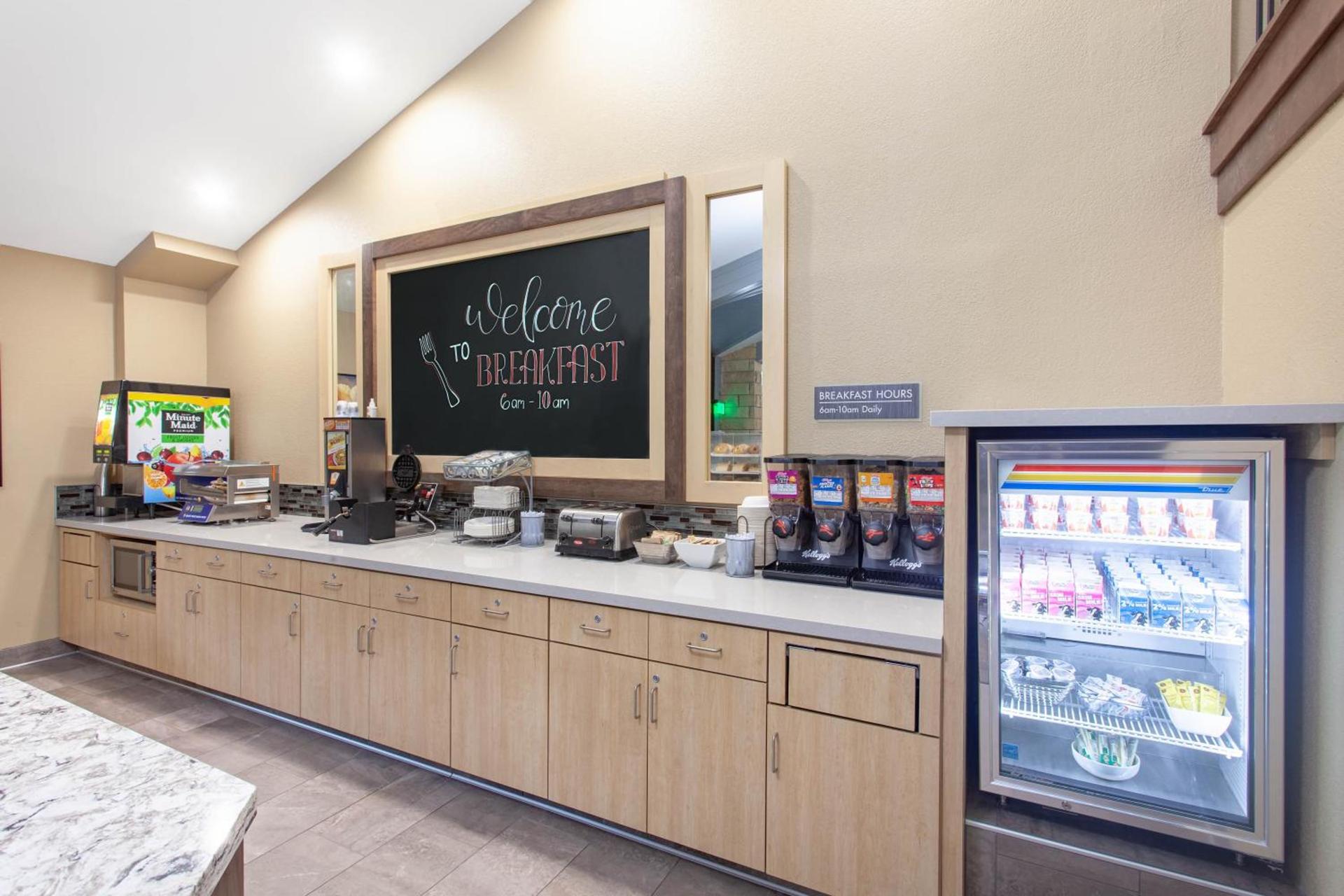 AmericInn by Wyndham Mankato Event Center near MSU photo 33