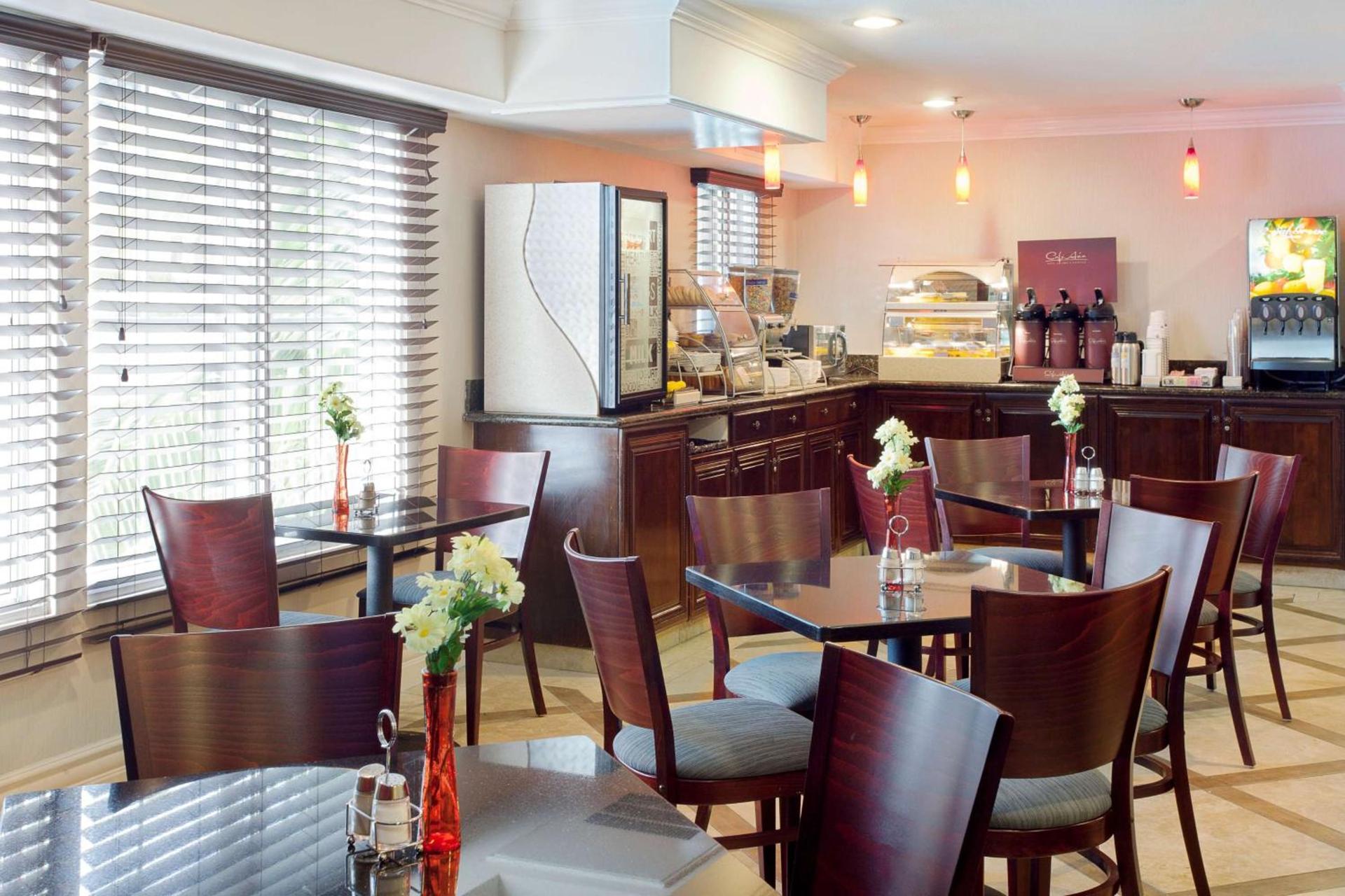 Best Western Plus Marina Shores Hotel photo 5