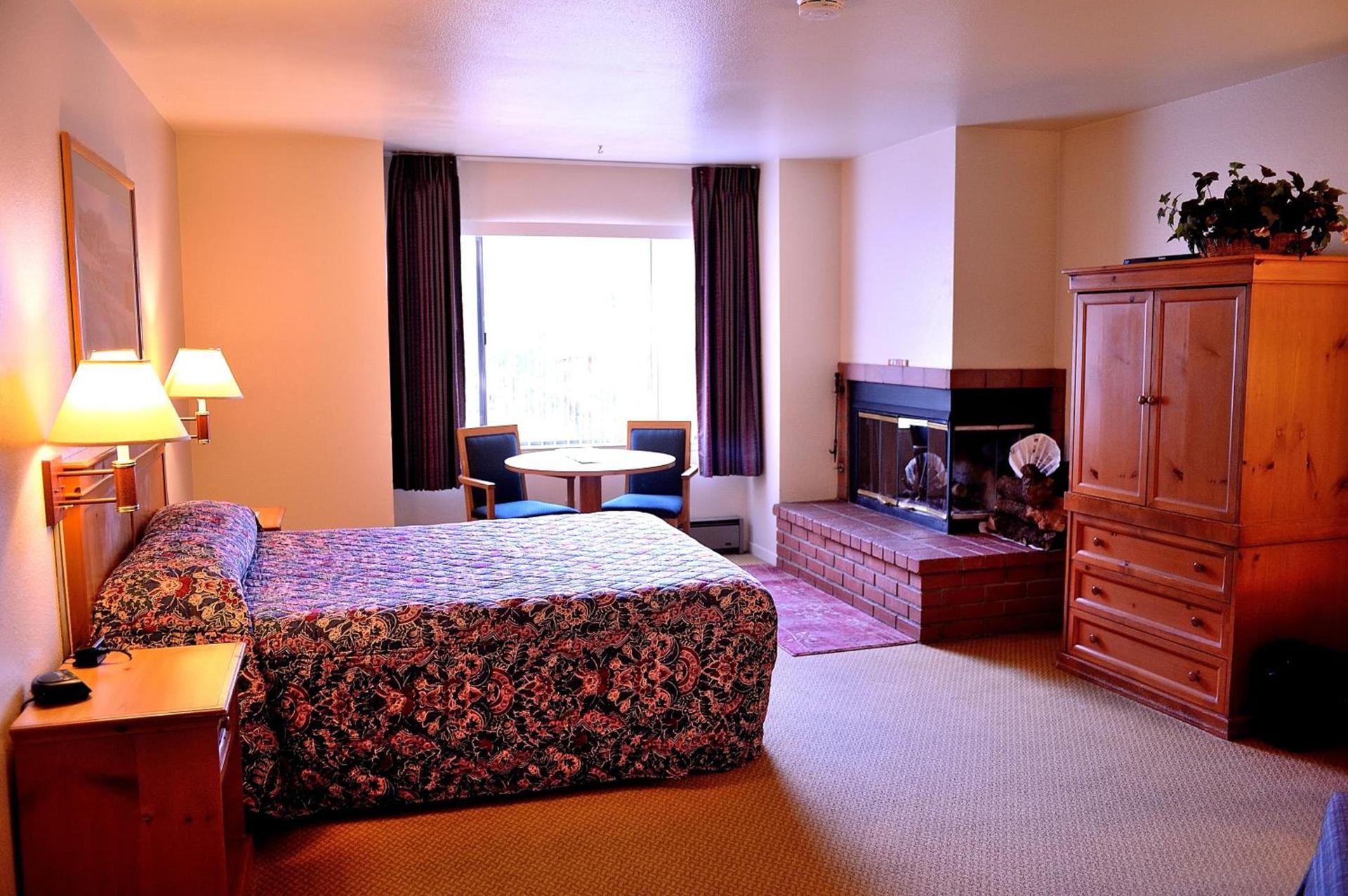 Pacific Gardens Inn photo 46
