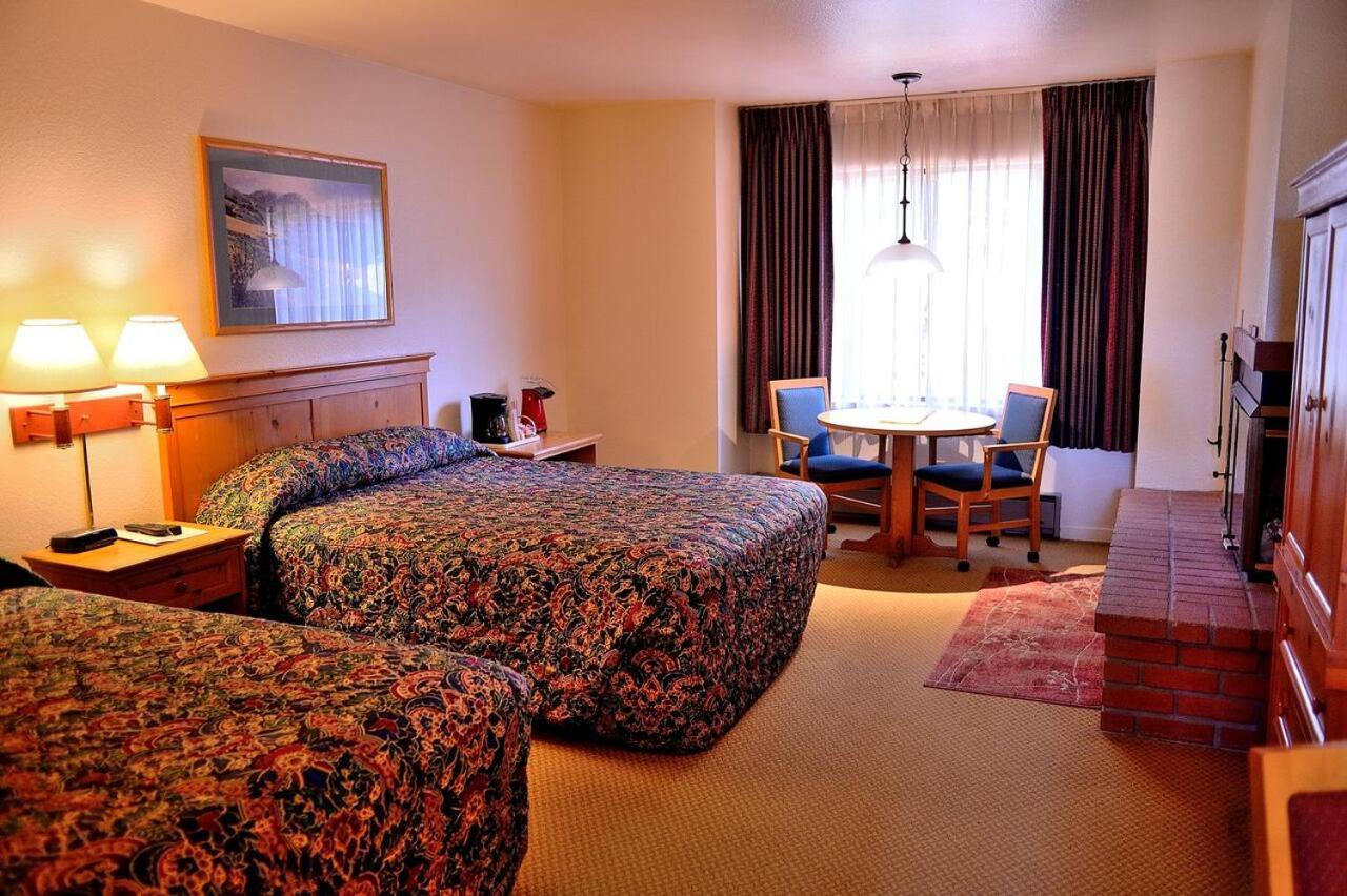 Pacific Gardens Inn photo 45