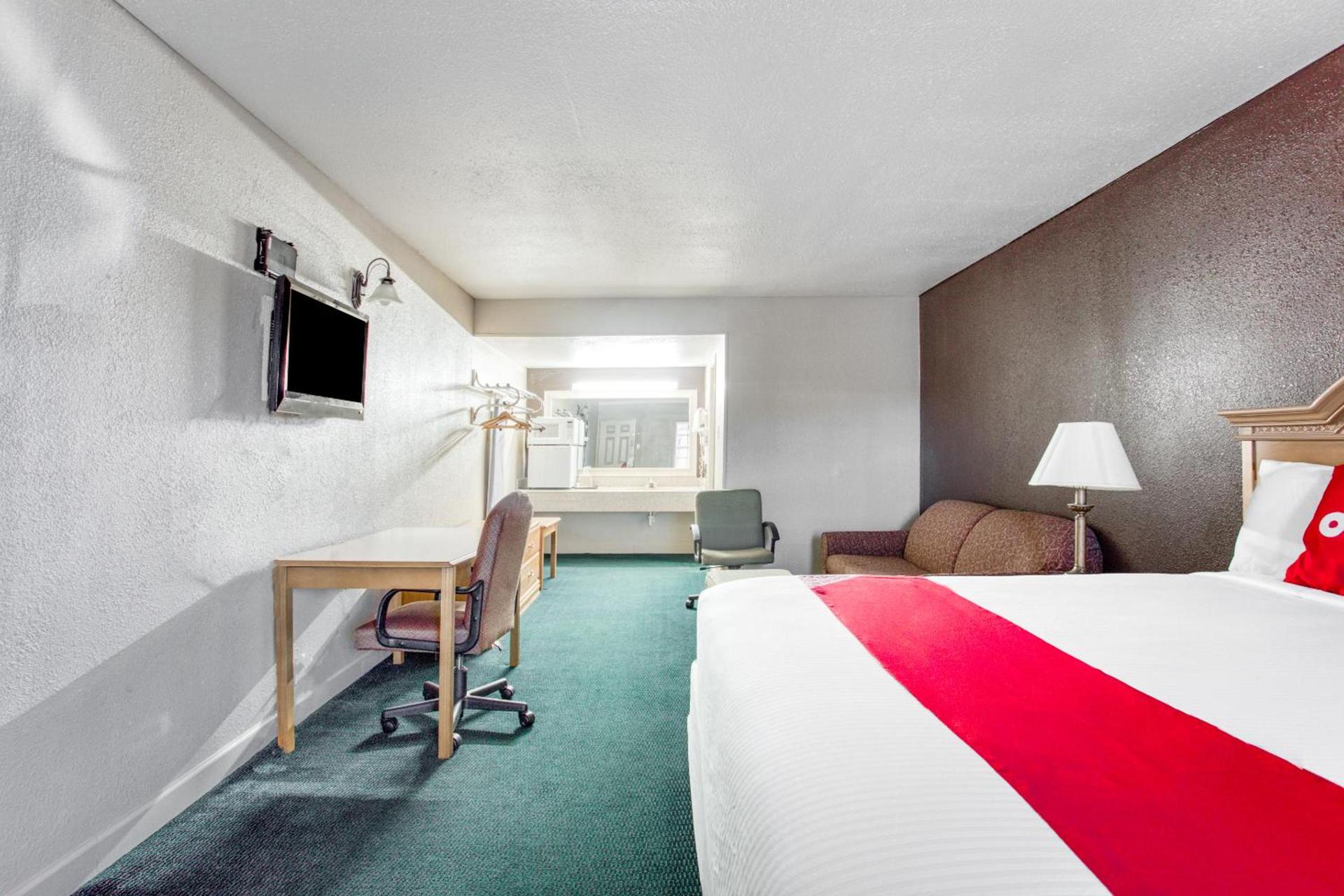 OYO Hotel Bald Knob near Searcy AR photo 9
