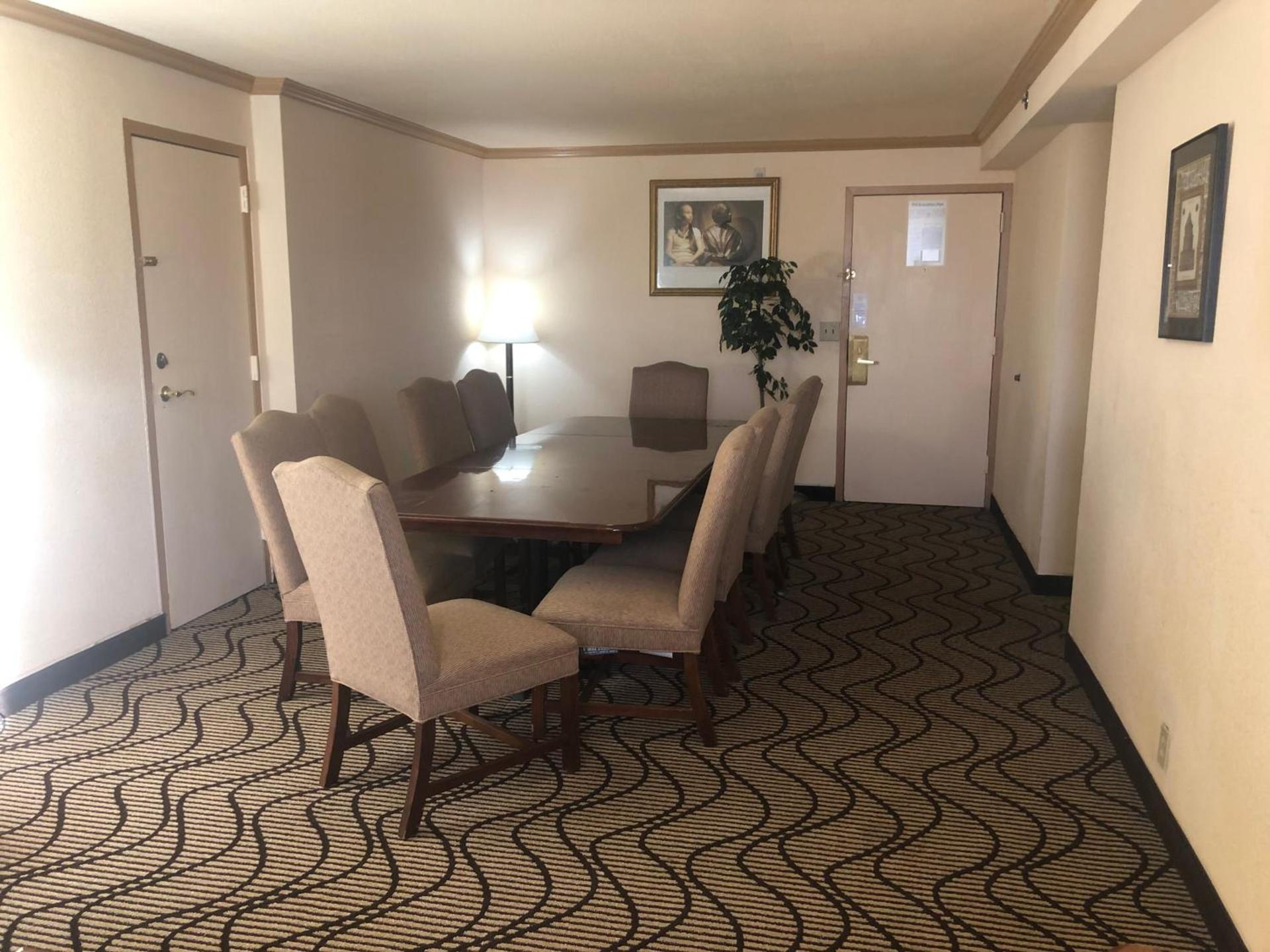Ramada by Wyndham Birmingham Airport photo 16
