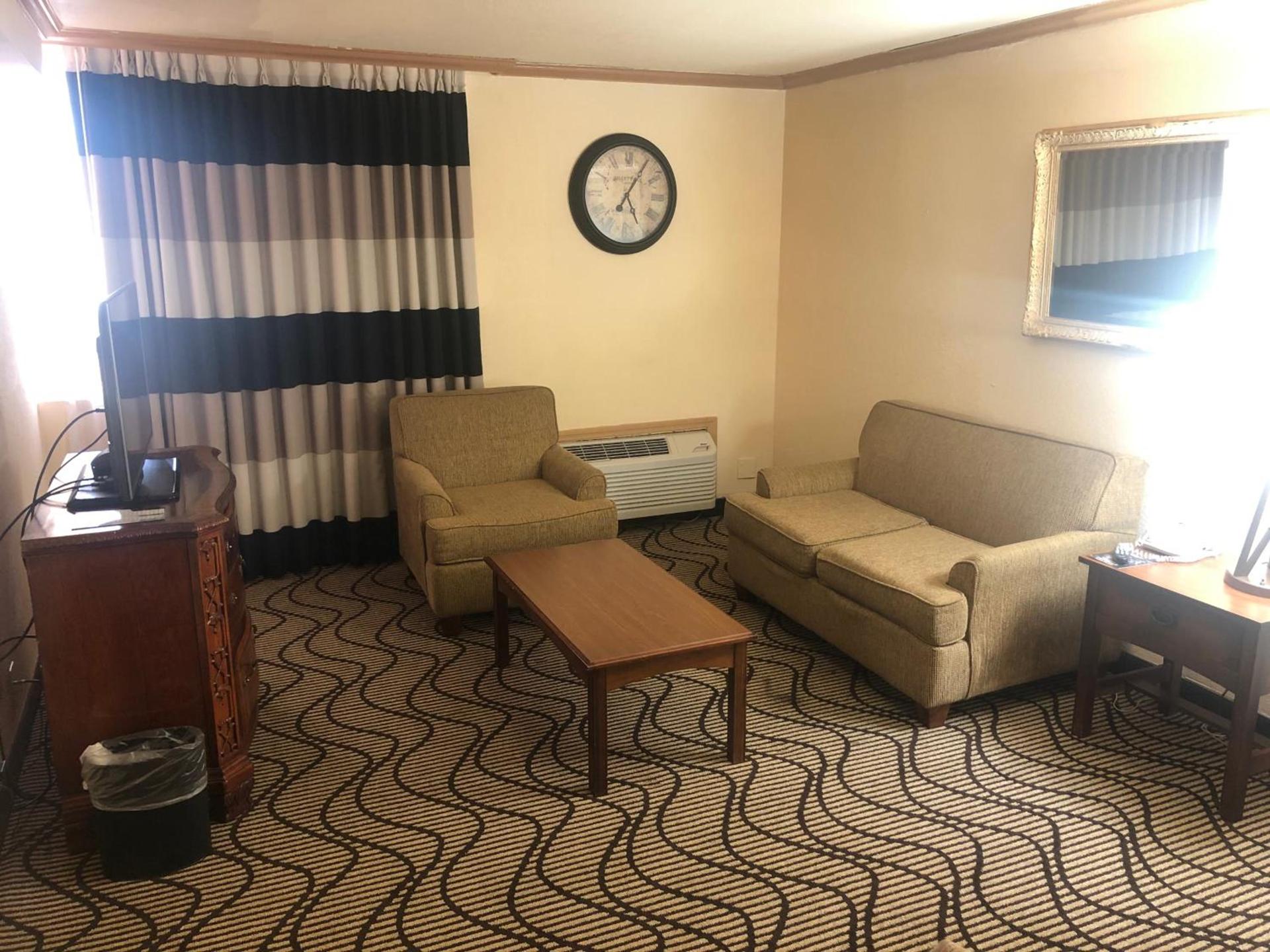 Ramada by Wyndham Birmingham Airport photo 14