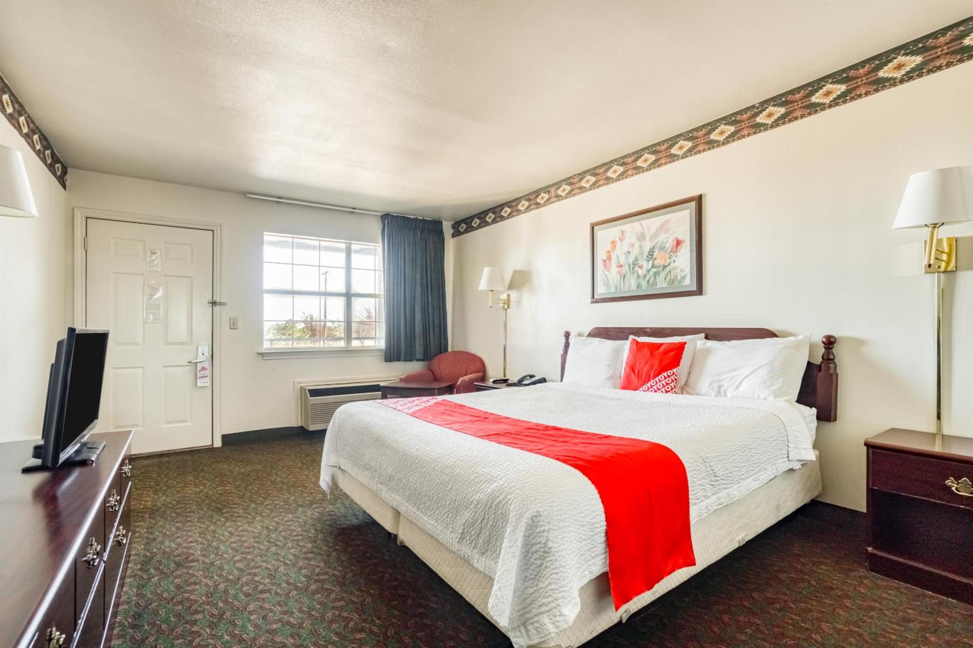 OYO Hotel Wichita Falls I-44 Sheppard Airforce photo 2