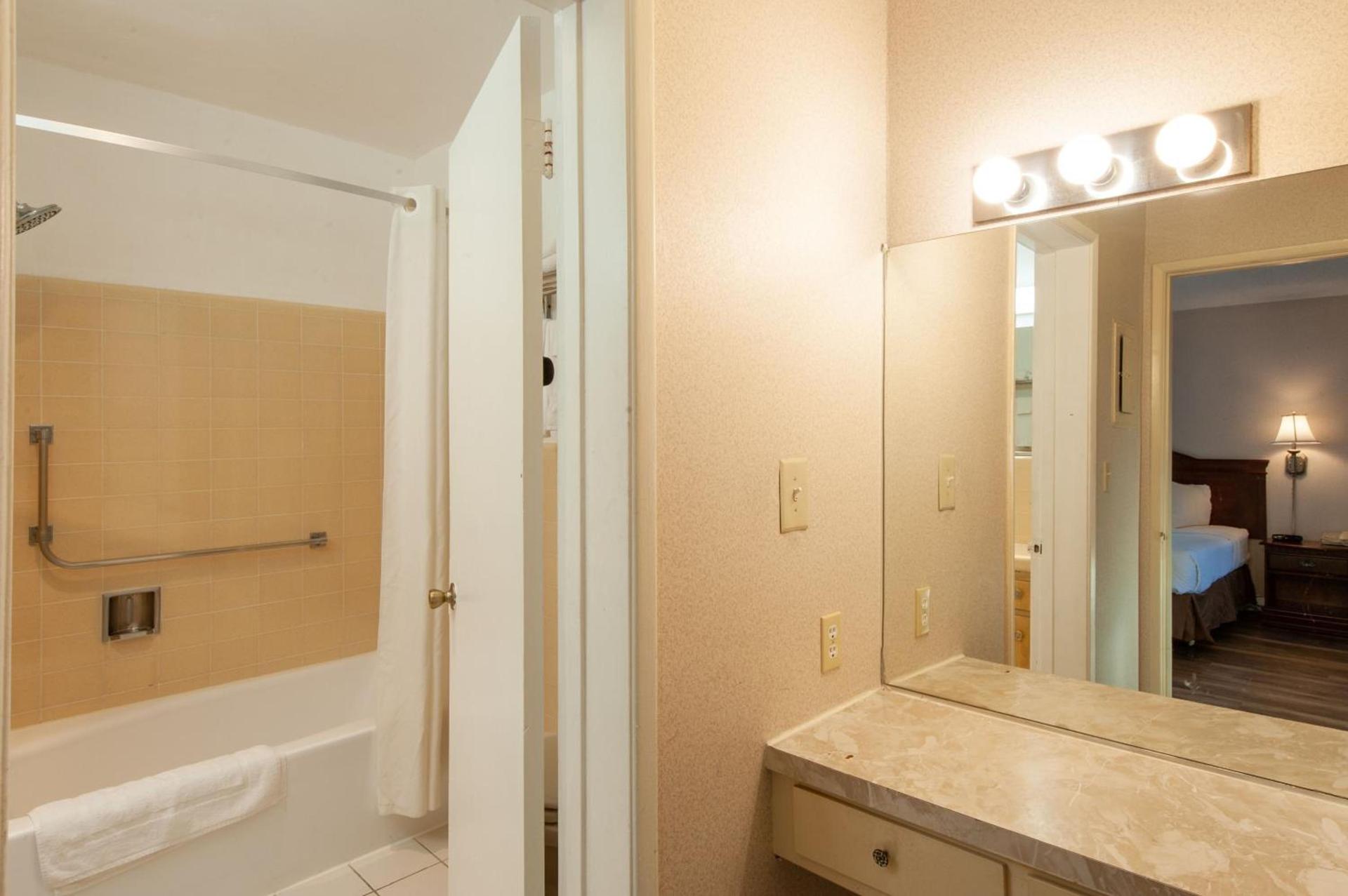 Studio City Court Yard Hotel photo 11