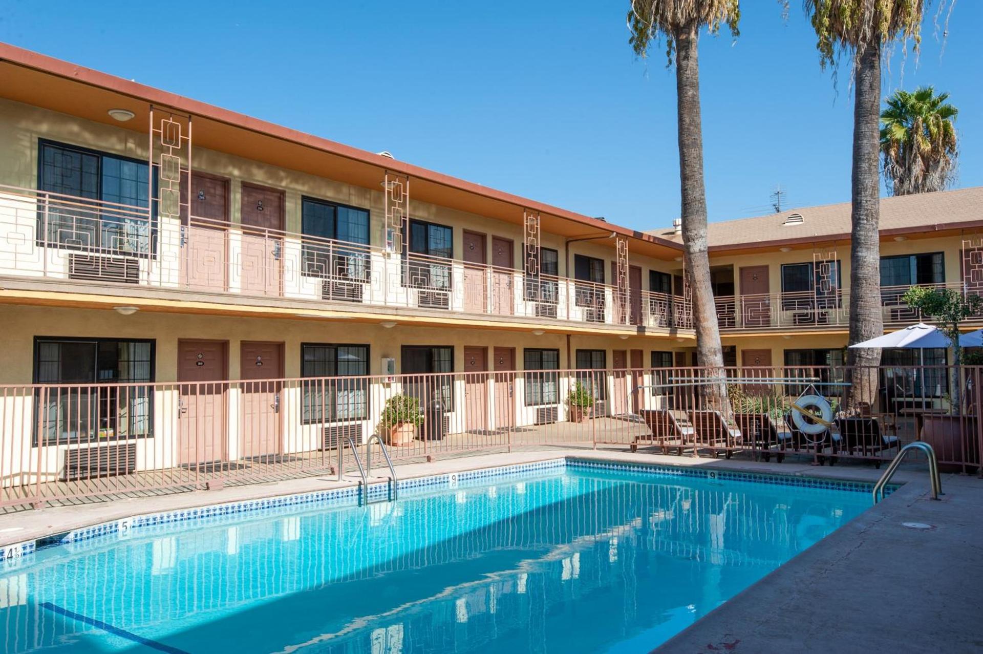 Studio City Court Yard Hotel photo 4