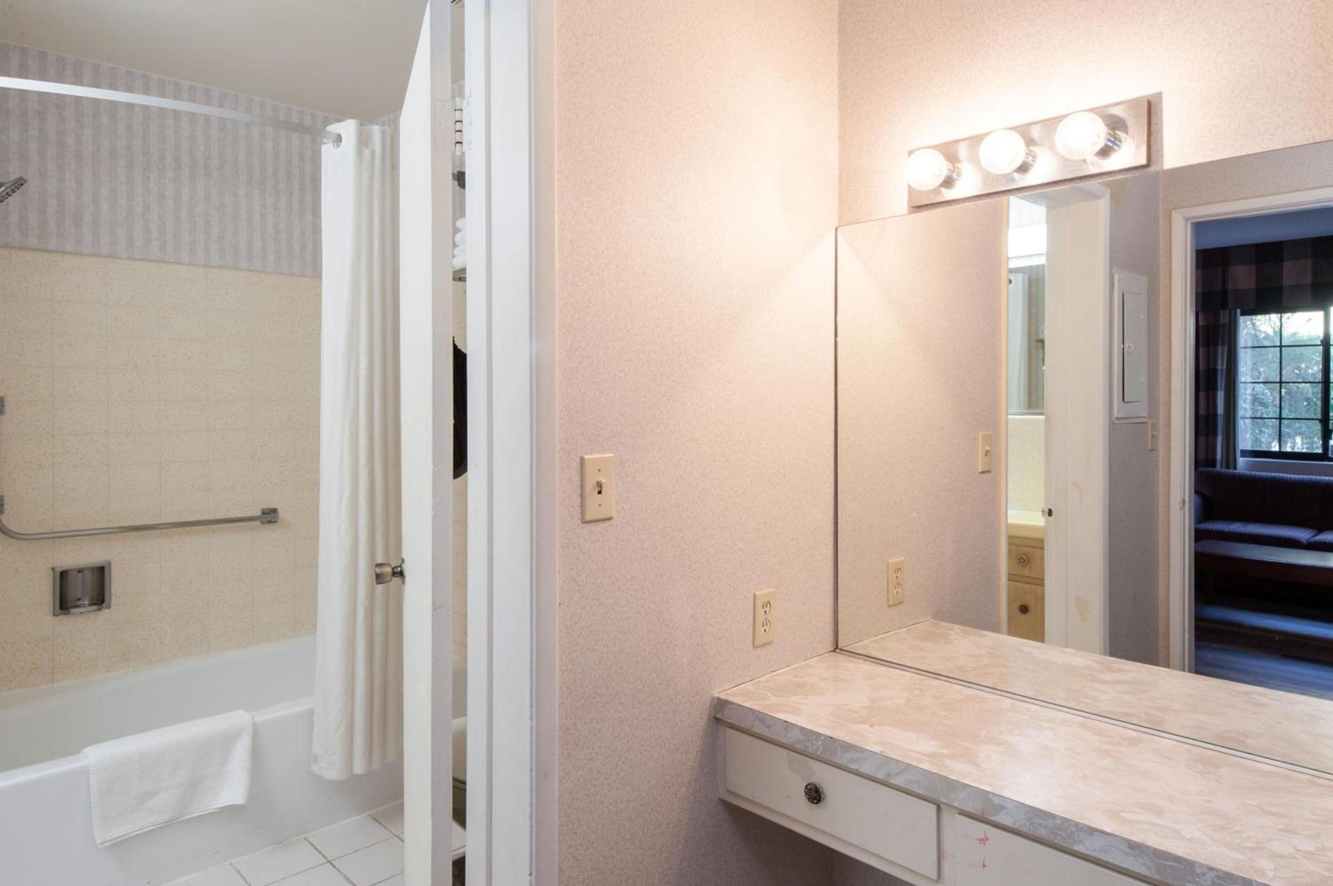 Studio City Court Yard Hotel photo 57