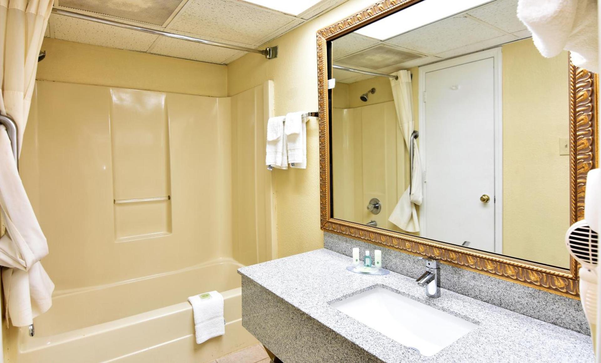 Rodeway Inn Harbison Area photo 14