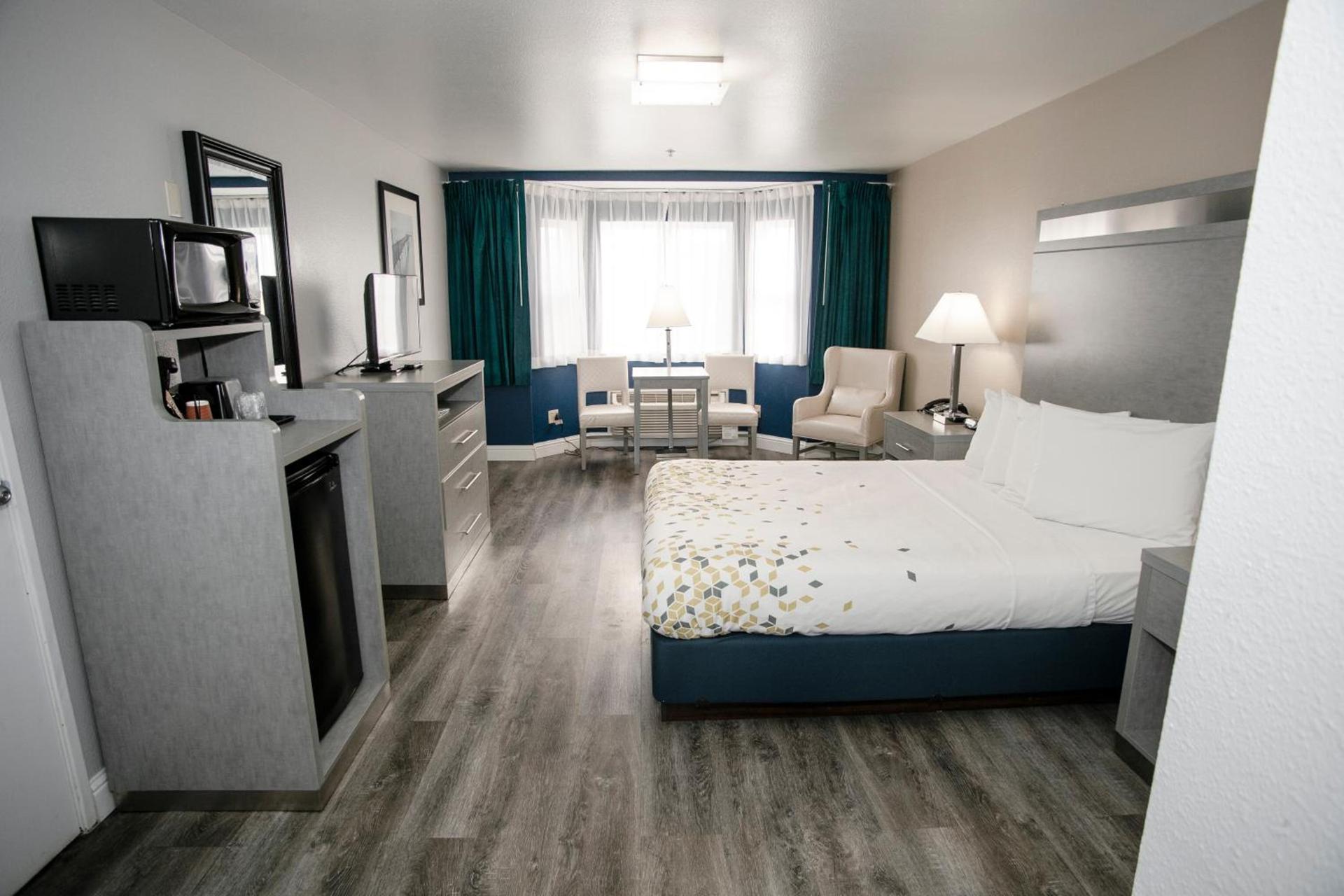 Anchor Beach Inn photo 46