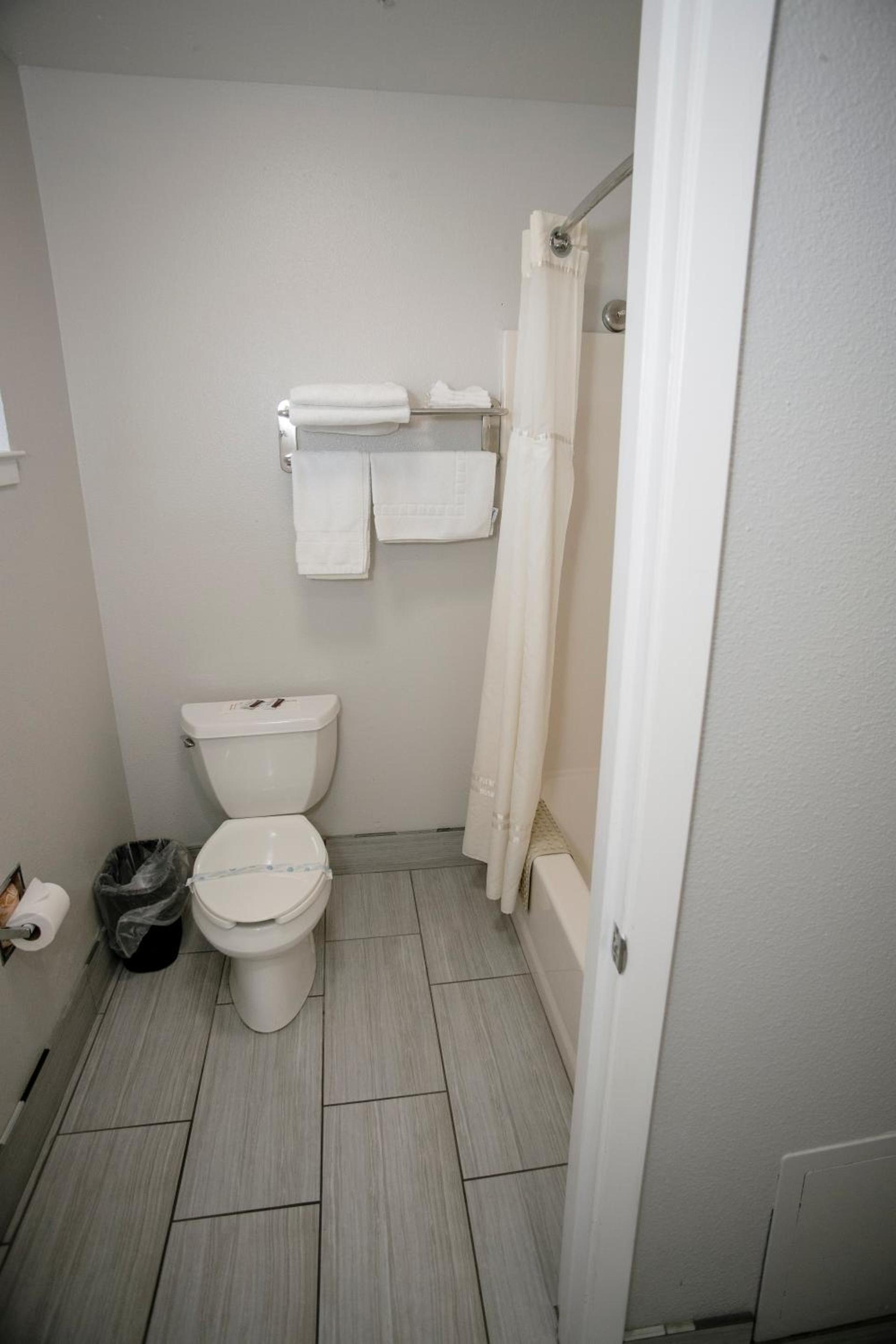 Anchor Beach Inn photo 6