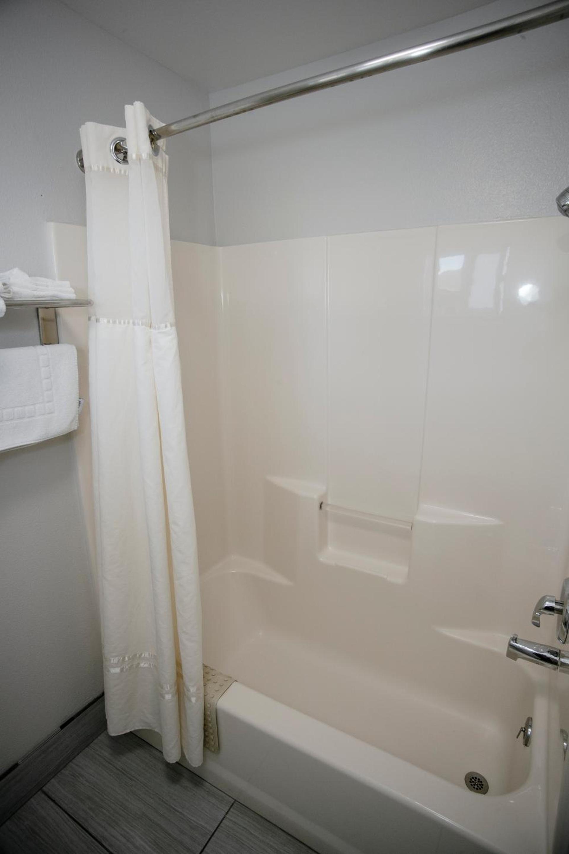 Anchor Beach Inn photo 7