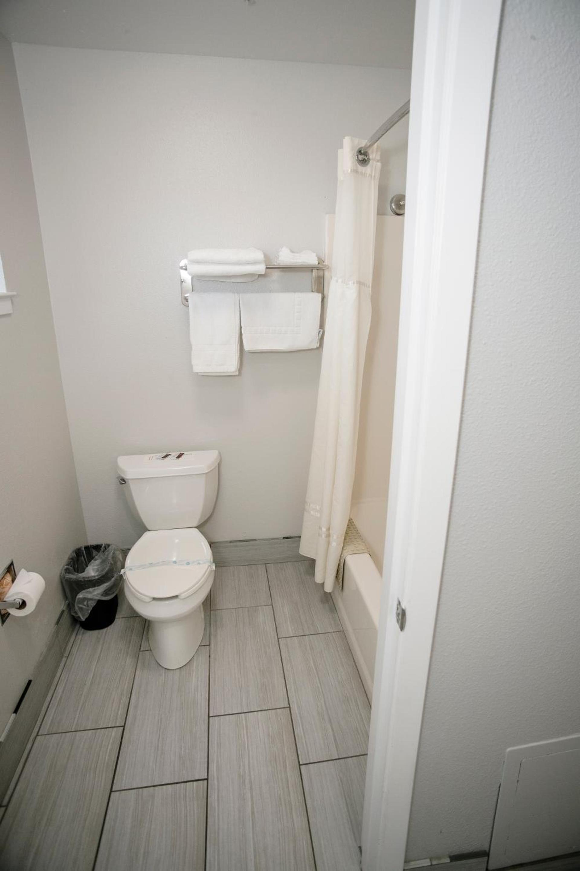 Anchor Beach Inn photo 11